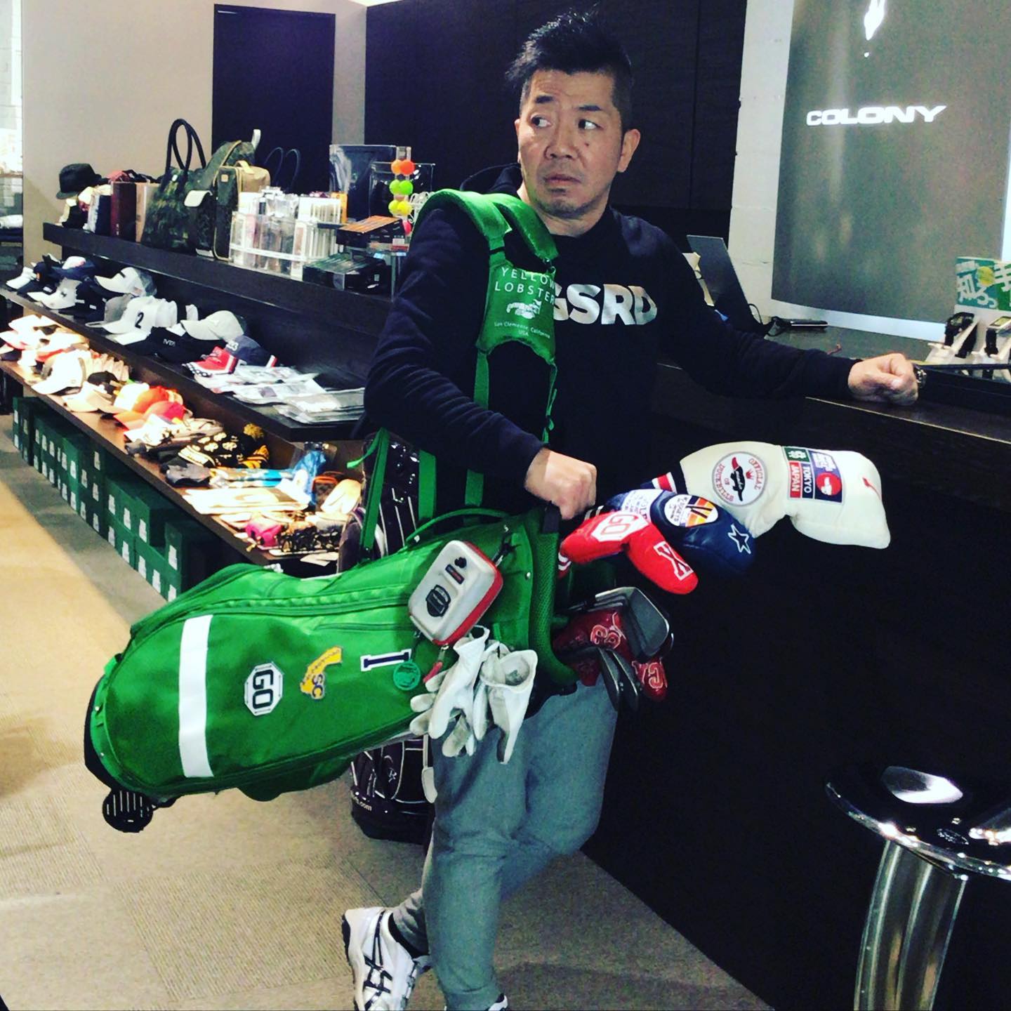 スターが イエローロブスターの キャディバッグをお買い物に ご来店 