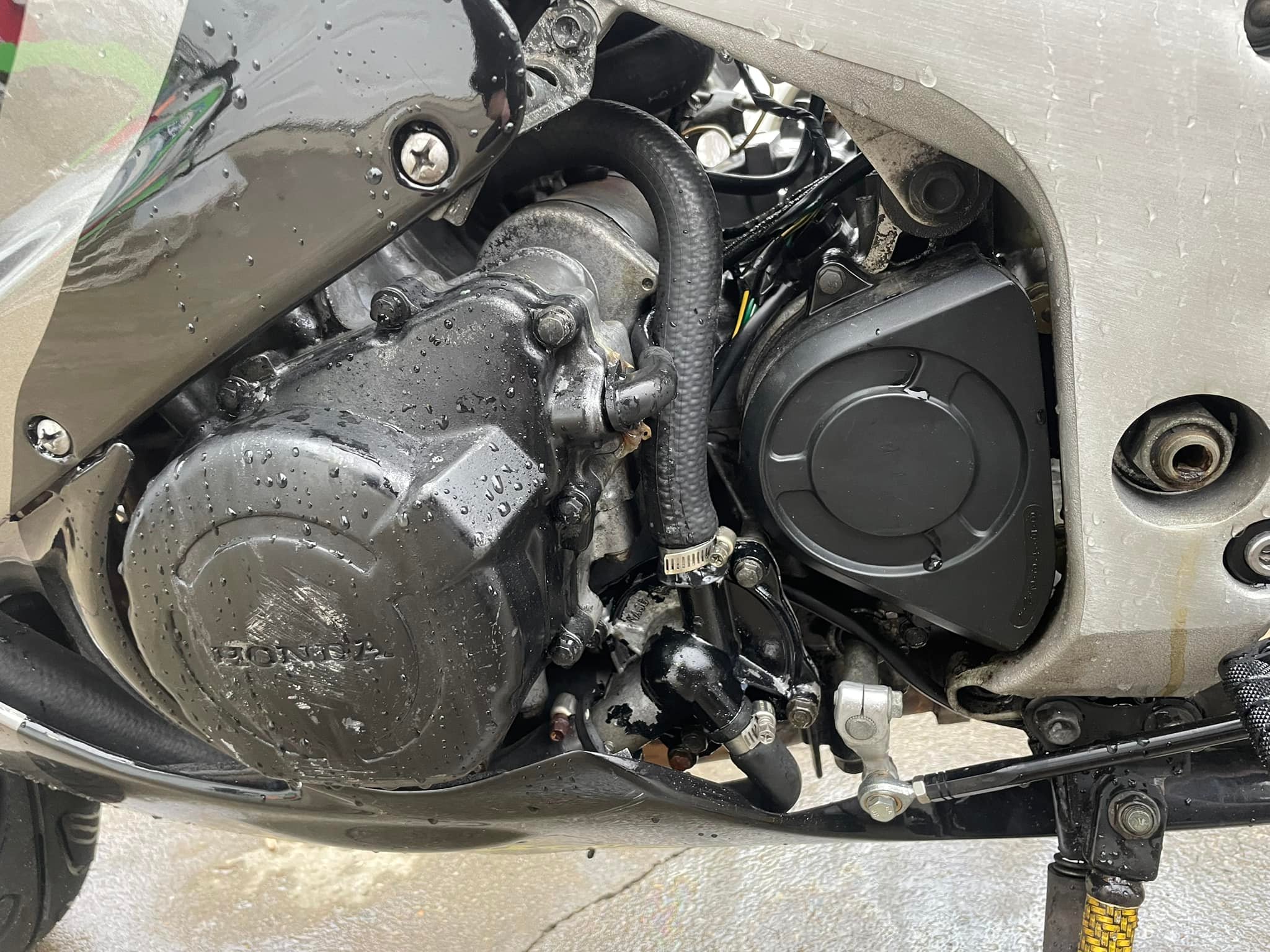 What are the original engine colors for a 1998 Fireblade?