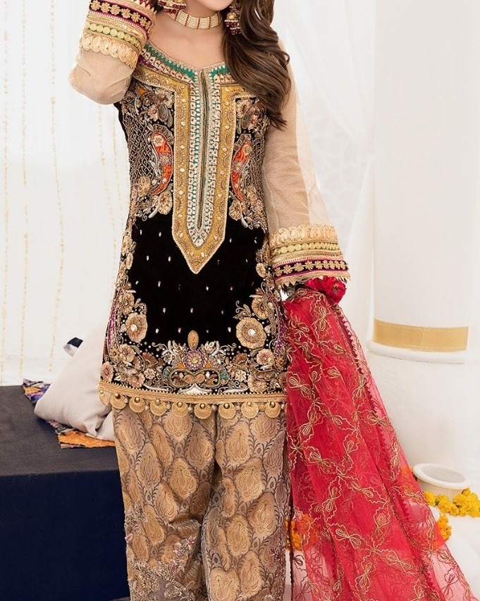 open lace back dress Ayeza Khan ft. Mona Eid Collection MAKW4