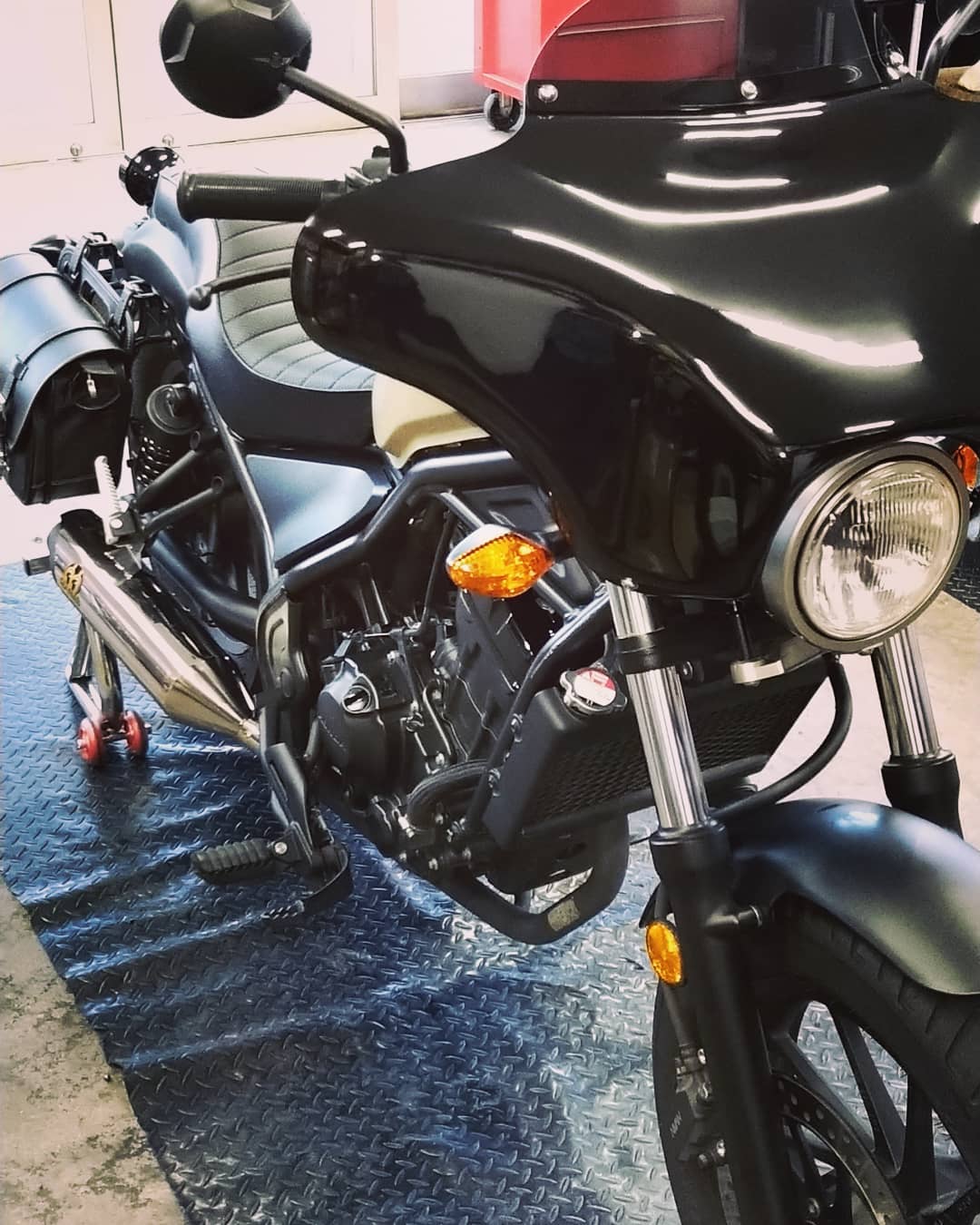 お客様のレブル250にキジマ製フェアリングキットを取り付けさせて