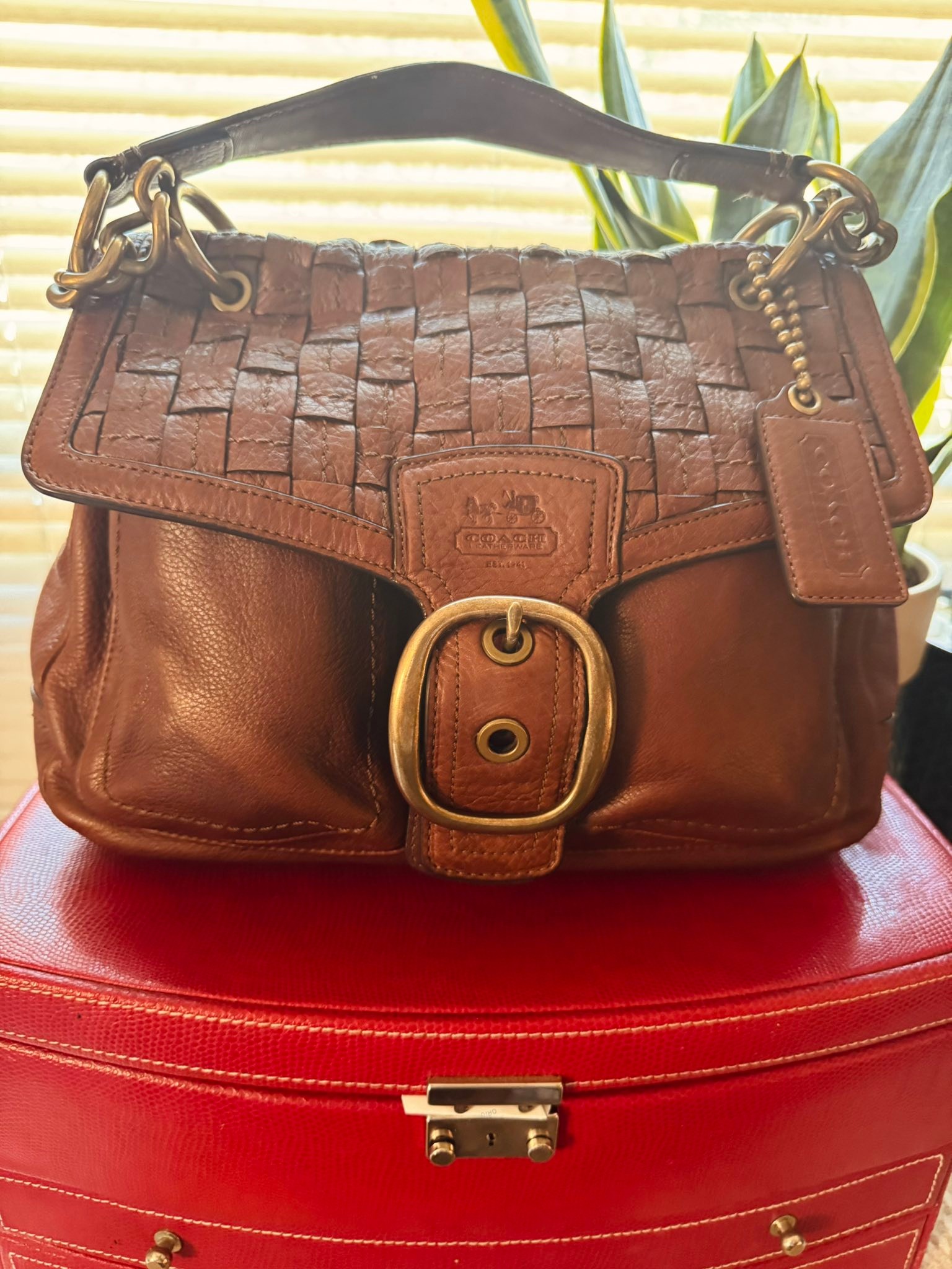 Vintage @coach Bixby Sling bag circa 1995. This little beauty is