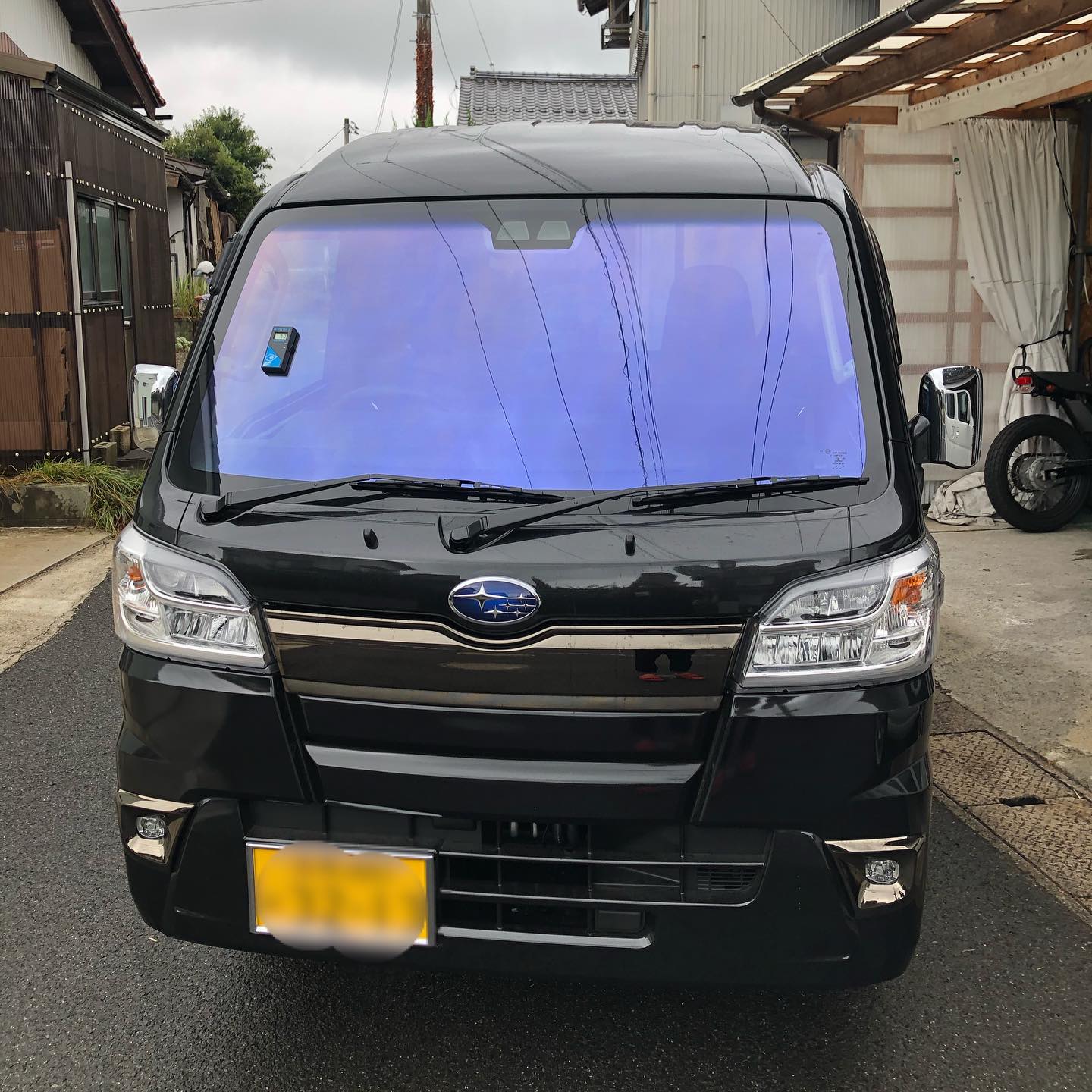 ハイゼットトラックのフロント3面にゴースト2ネオにて👻 カッコイイ軽
