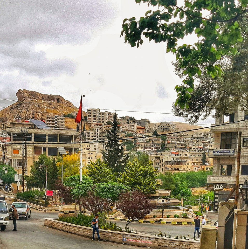 ‎عين منين بين الماضي... - عين منين بين الماضي والحاضر