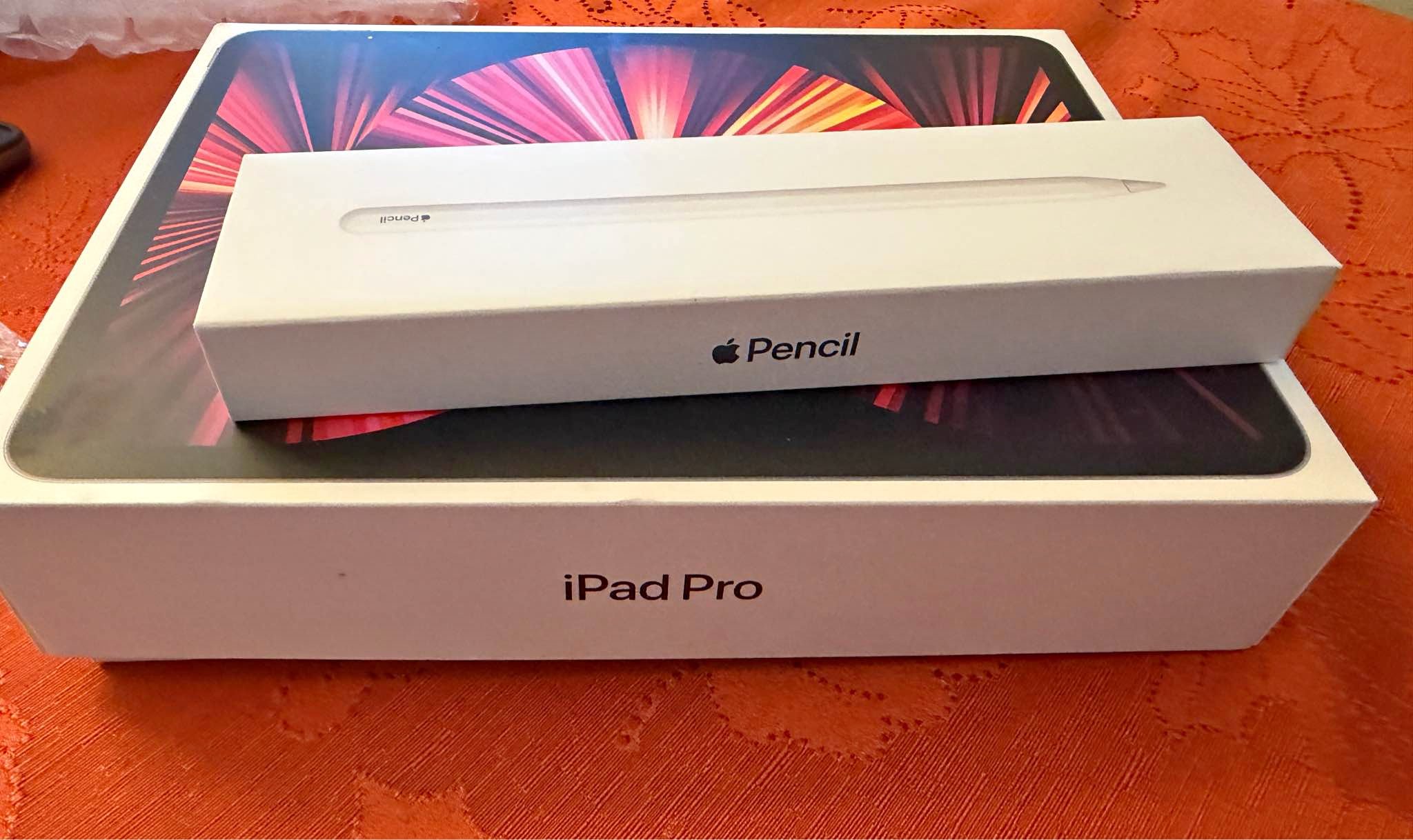 New and used Ipad-pro-11-inch-3rd-gen-128gb-with-case-and-apple 