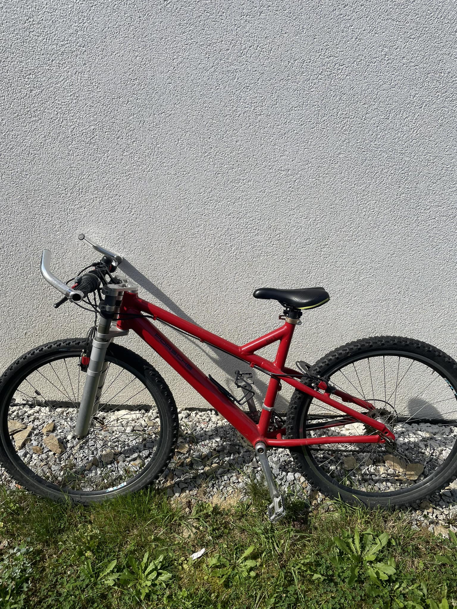 Hi, I have Porsche Bike S in the red color and I want to sell it