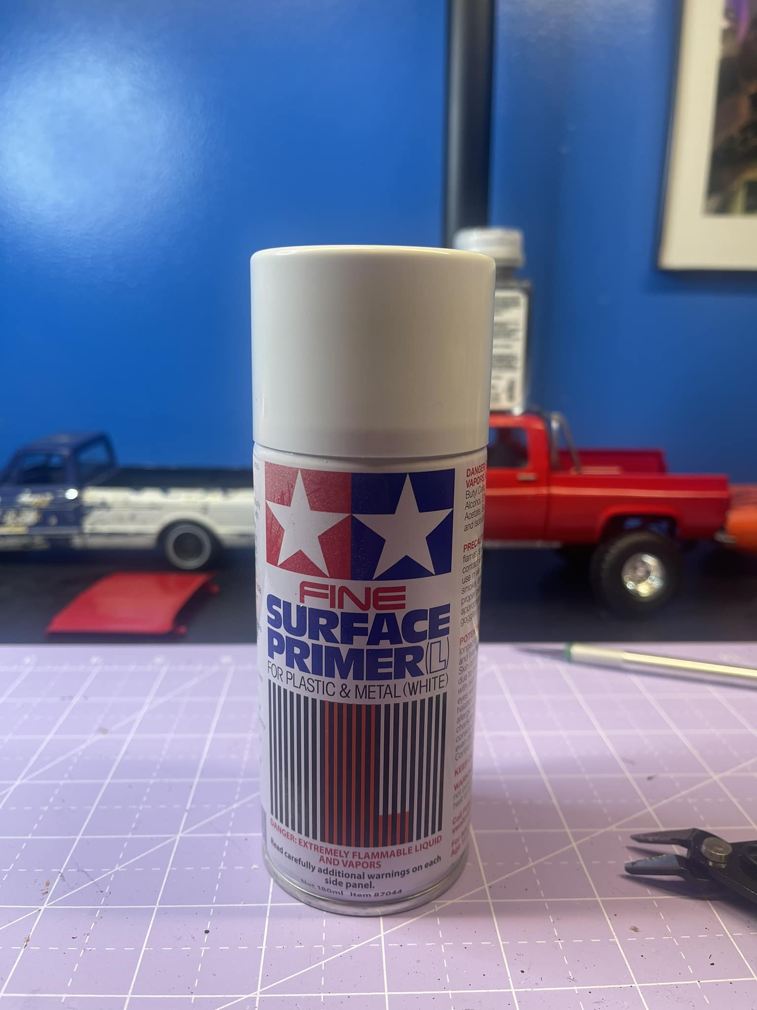 Tamiya Fine Surface Primer White 180ml Spray Can 87044 | Cornwall Model