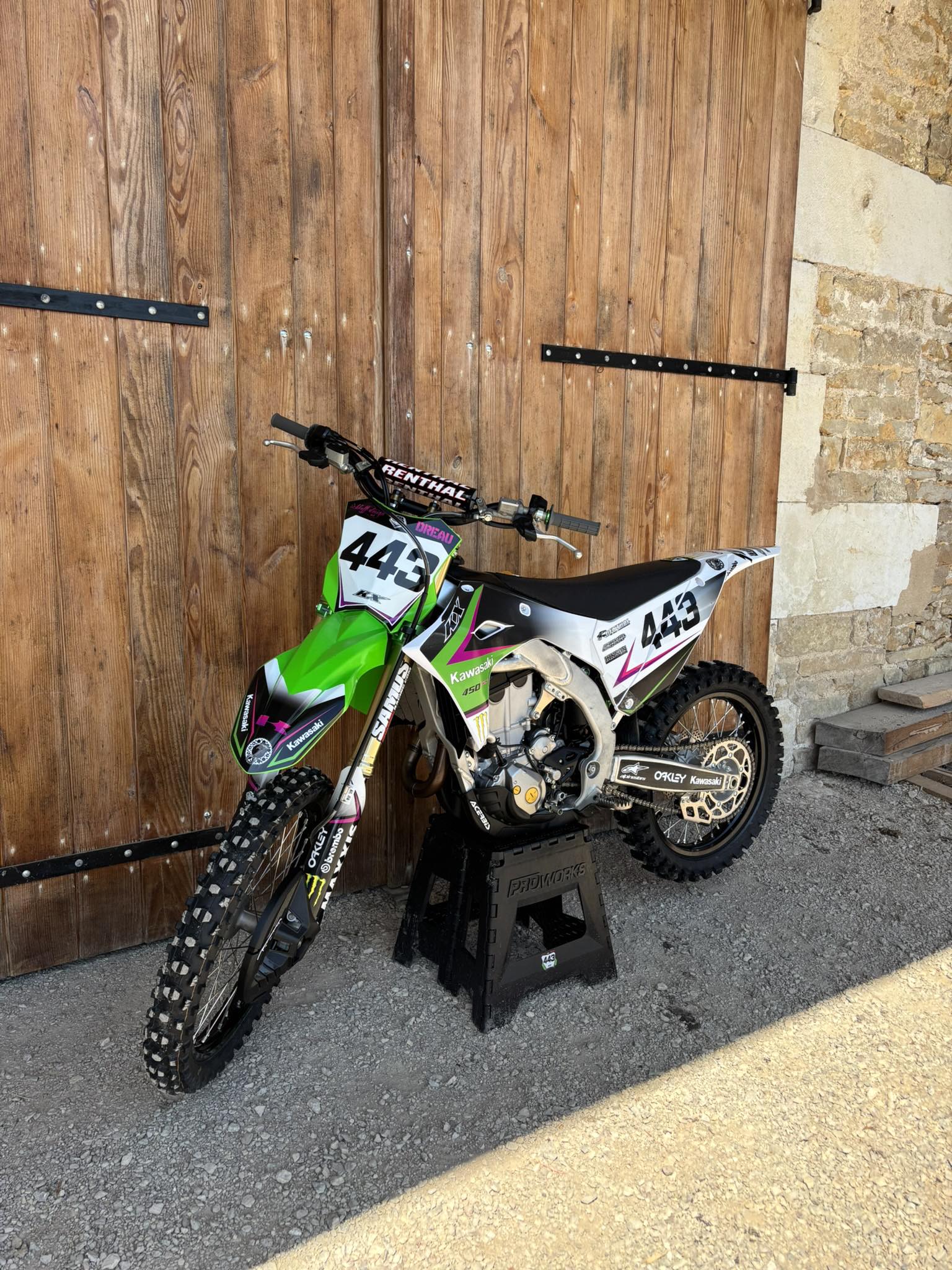 UFO Kawasaki KXF 250 (17-25) KXF 450 (16-25) Green Front Number Plate KA04738 eB