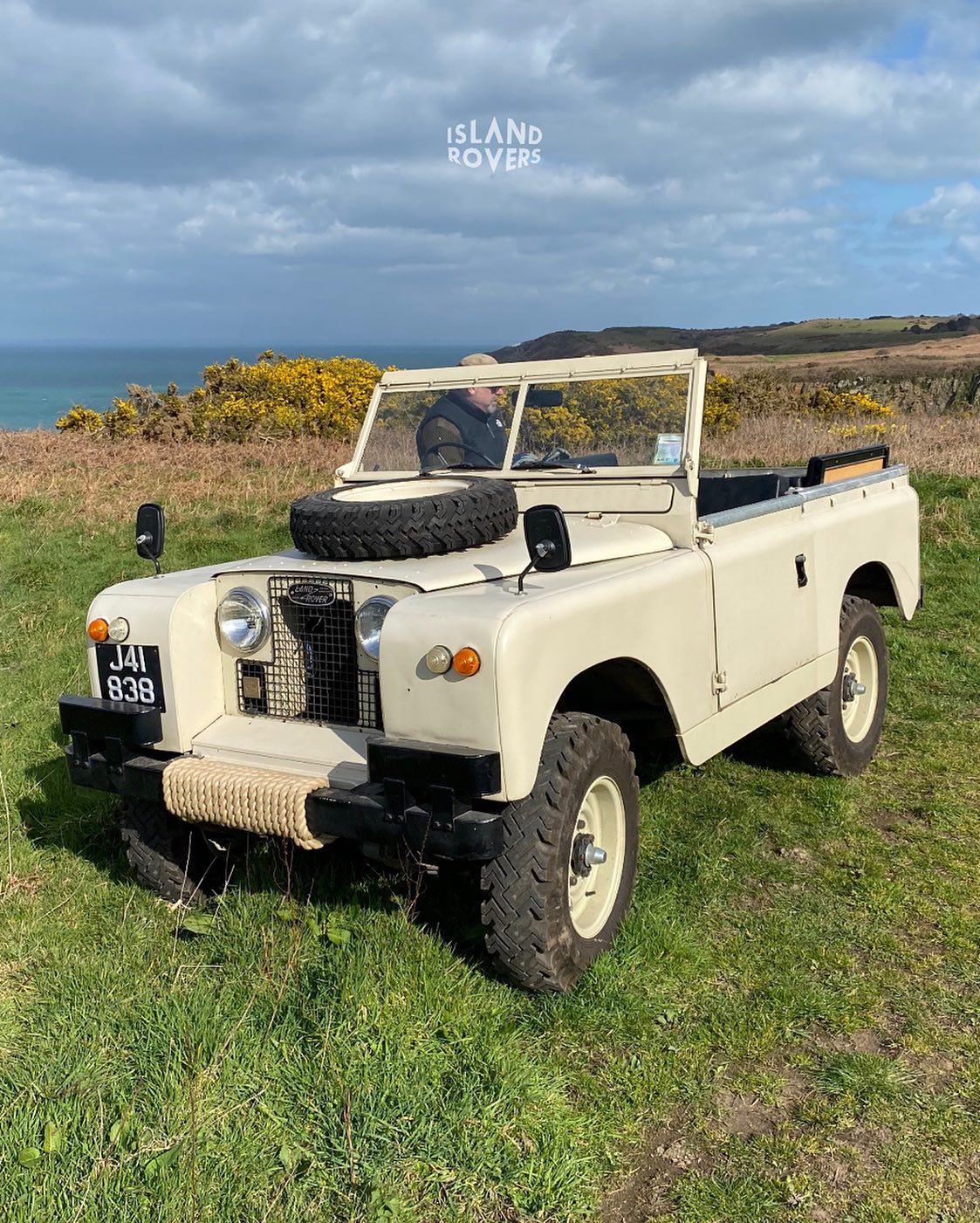 Islandrovers - Perfect Landy for a trip out to the coast?... | Facebook