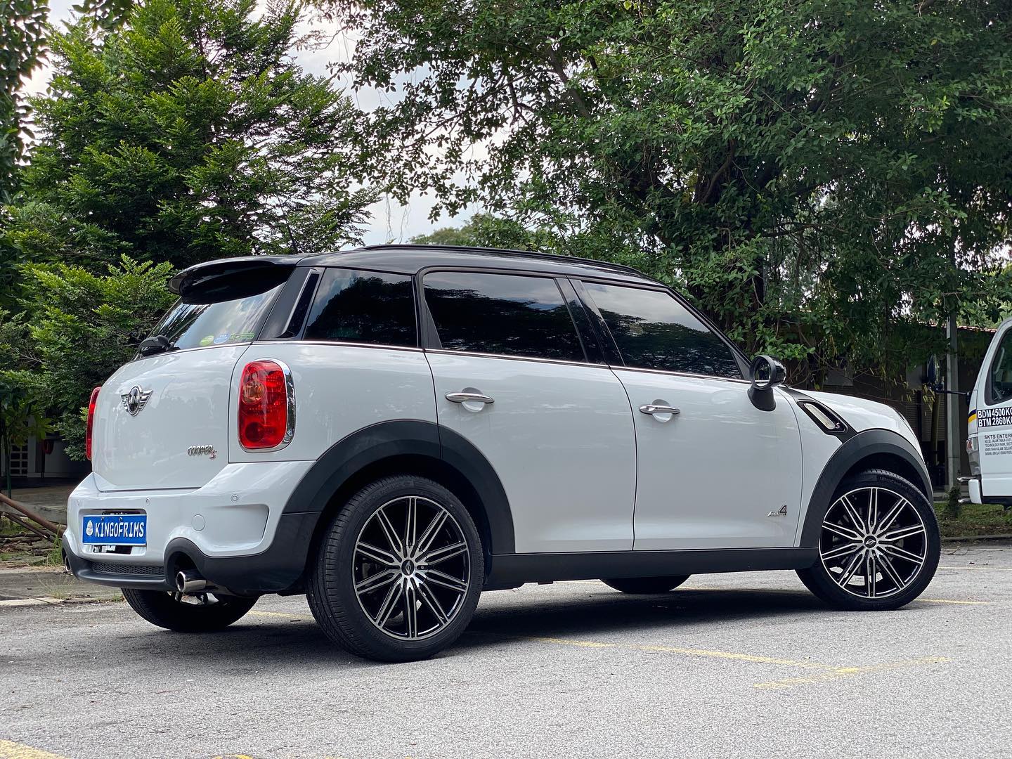 Mini Countryman R60 with New 18 inch Multispoke design rim For