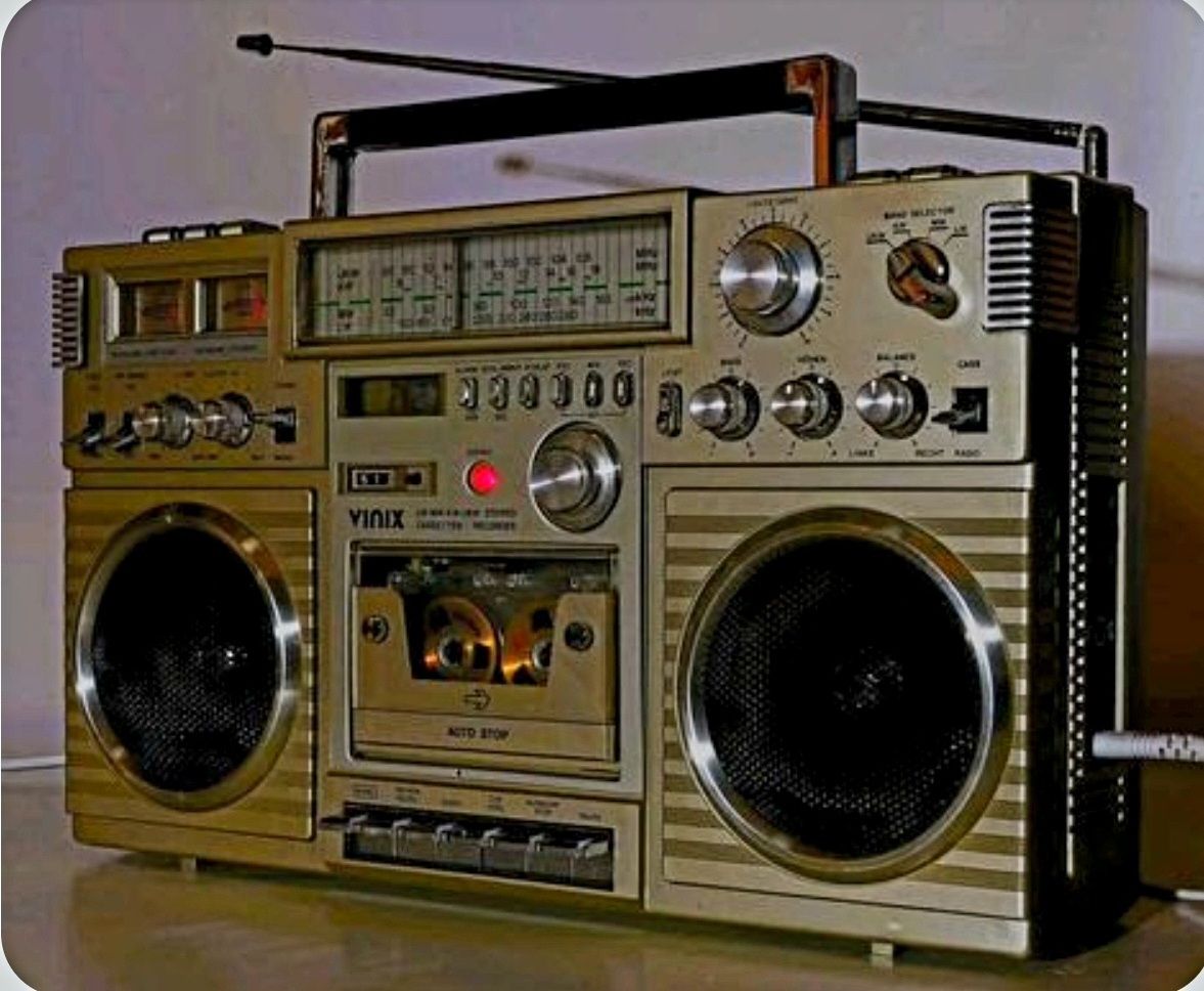 Vinix VPC 7704 vintage boombox from the 1980s