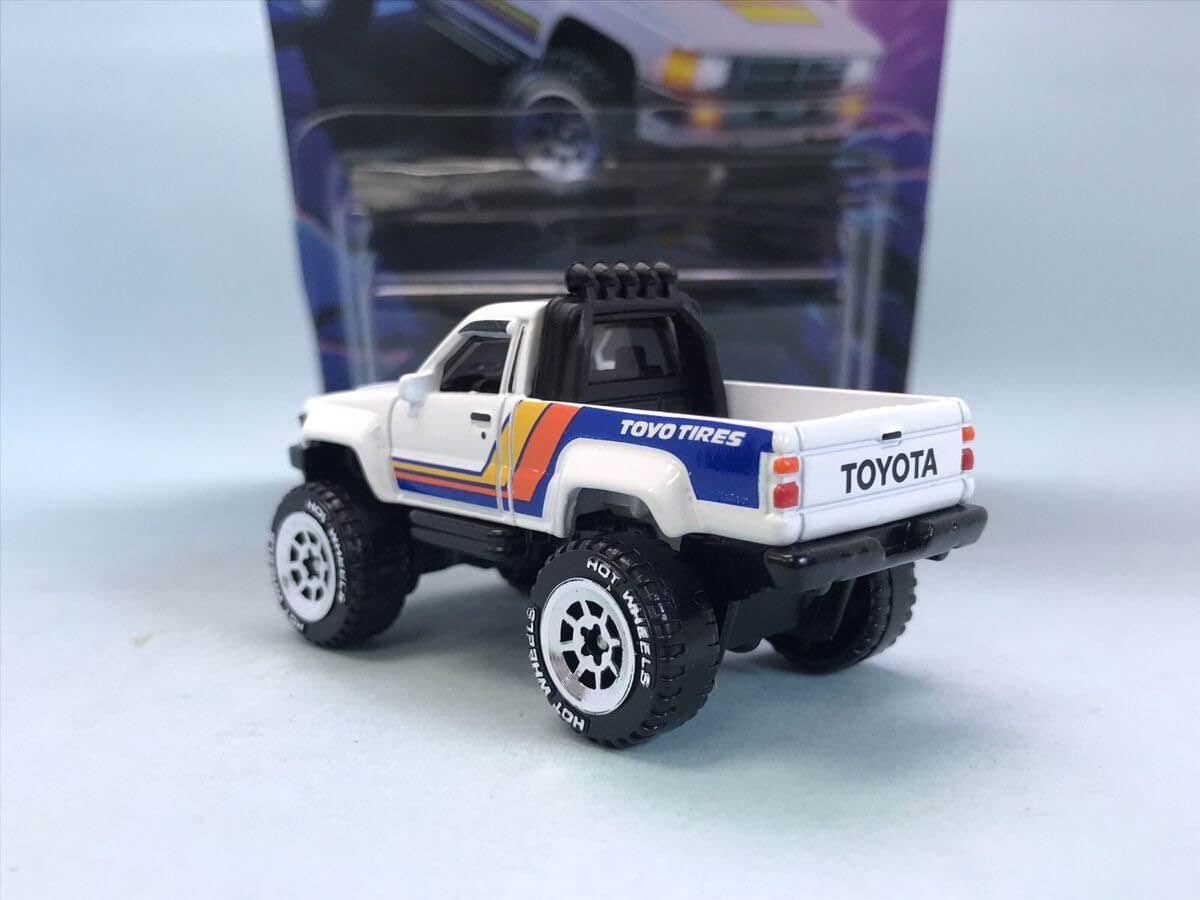 Hot Wheels Semipremium - Toyota Hilux 22R - Toy Race Car & Track Sets ...