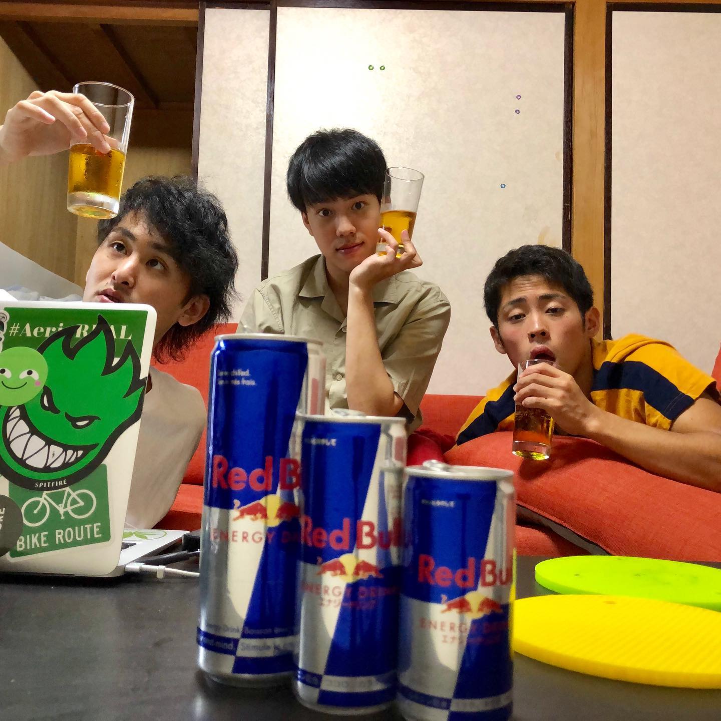 ぶちタロース カナダのおっきいレッドブル飲んダロース Canada Redbull レッドブル Facebook