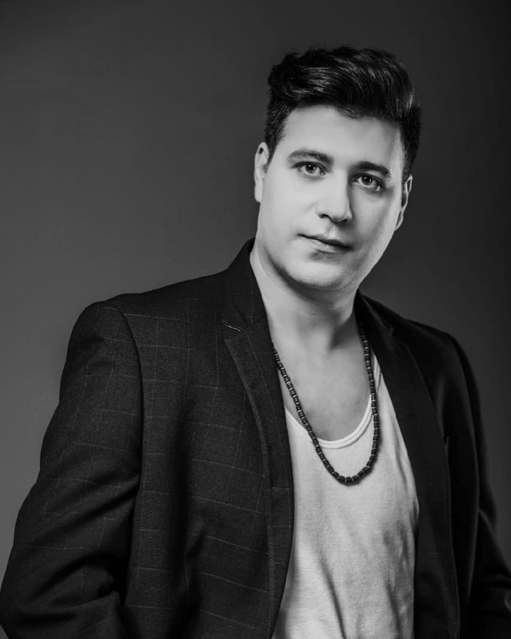 Arturo - Black or White?🤔🎬🎤🎥📸 #arturo #singer #musician...