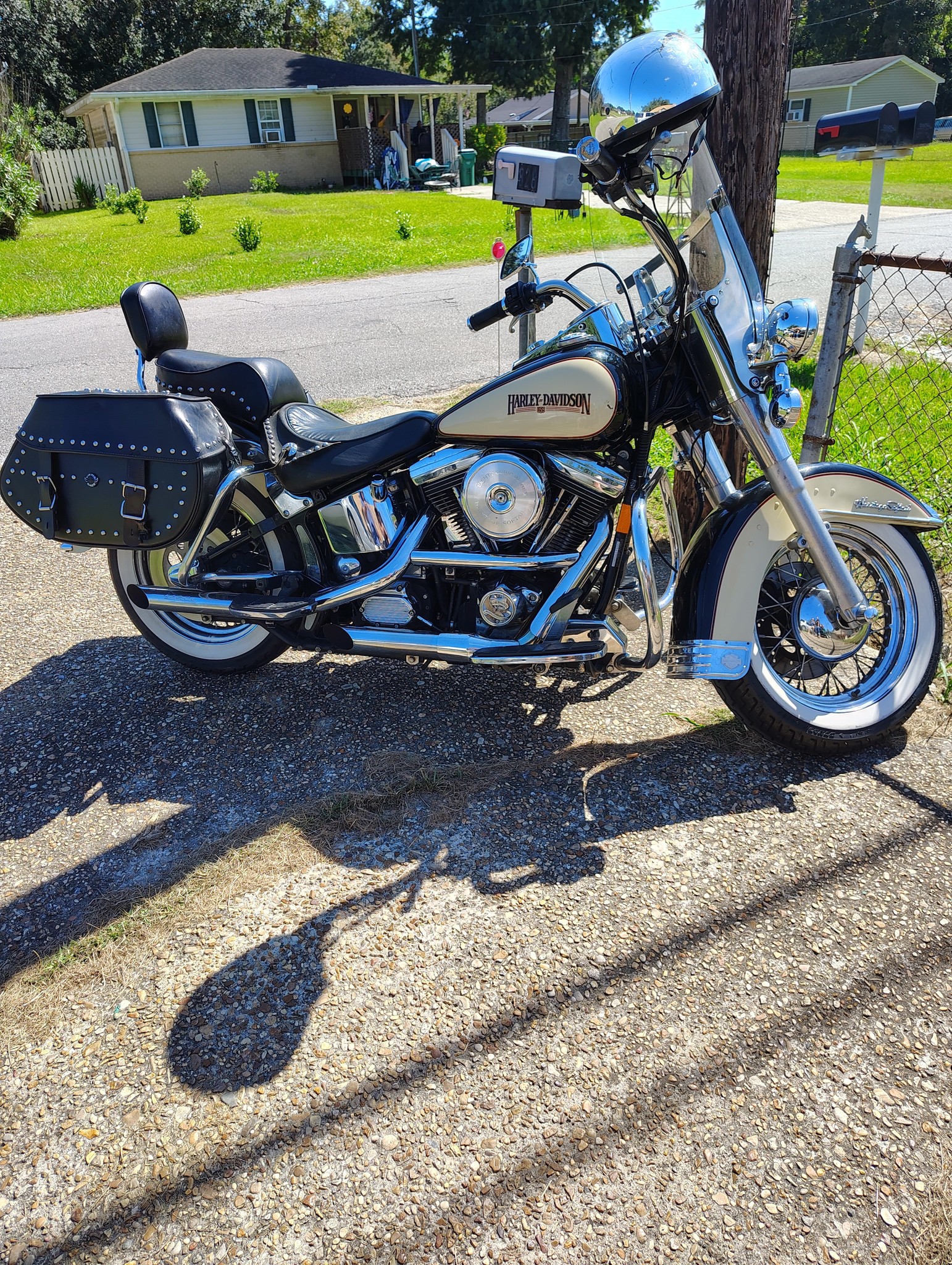My 93 Harley Davidson Heritage Classic. YEUR00D HARFT-DDTSON 떡