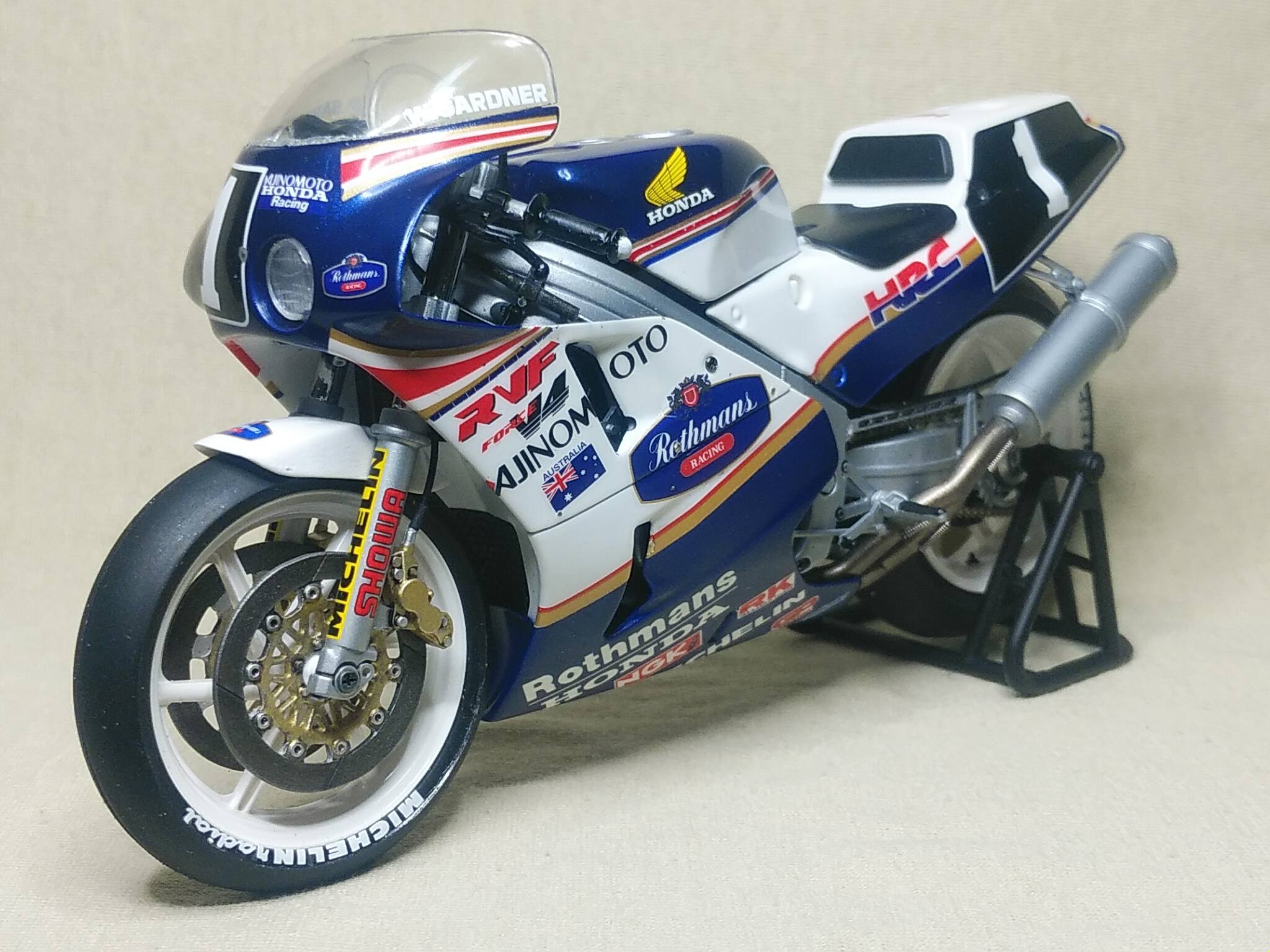 タミヤ1/12 VFR750改 1987年鈴鹿8耐 W,・ガードナー＆D・サロン組の