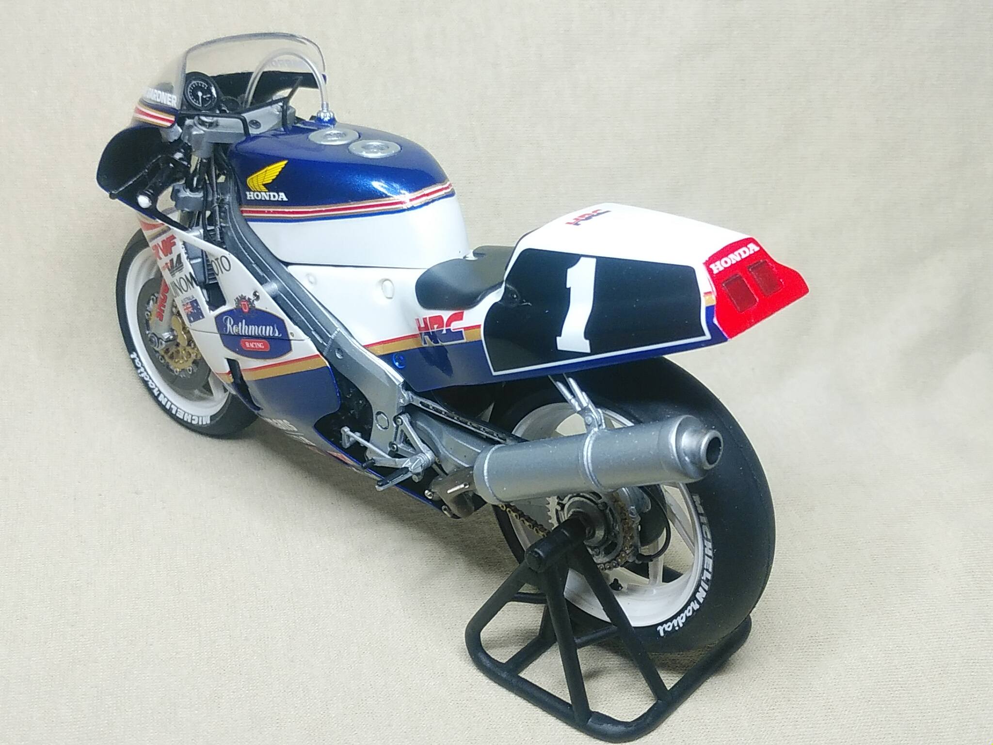 タミヤ1/12 VFR750改 1987年鈴鹿8耐 W,・ガードナー＆D・サロン組の