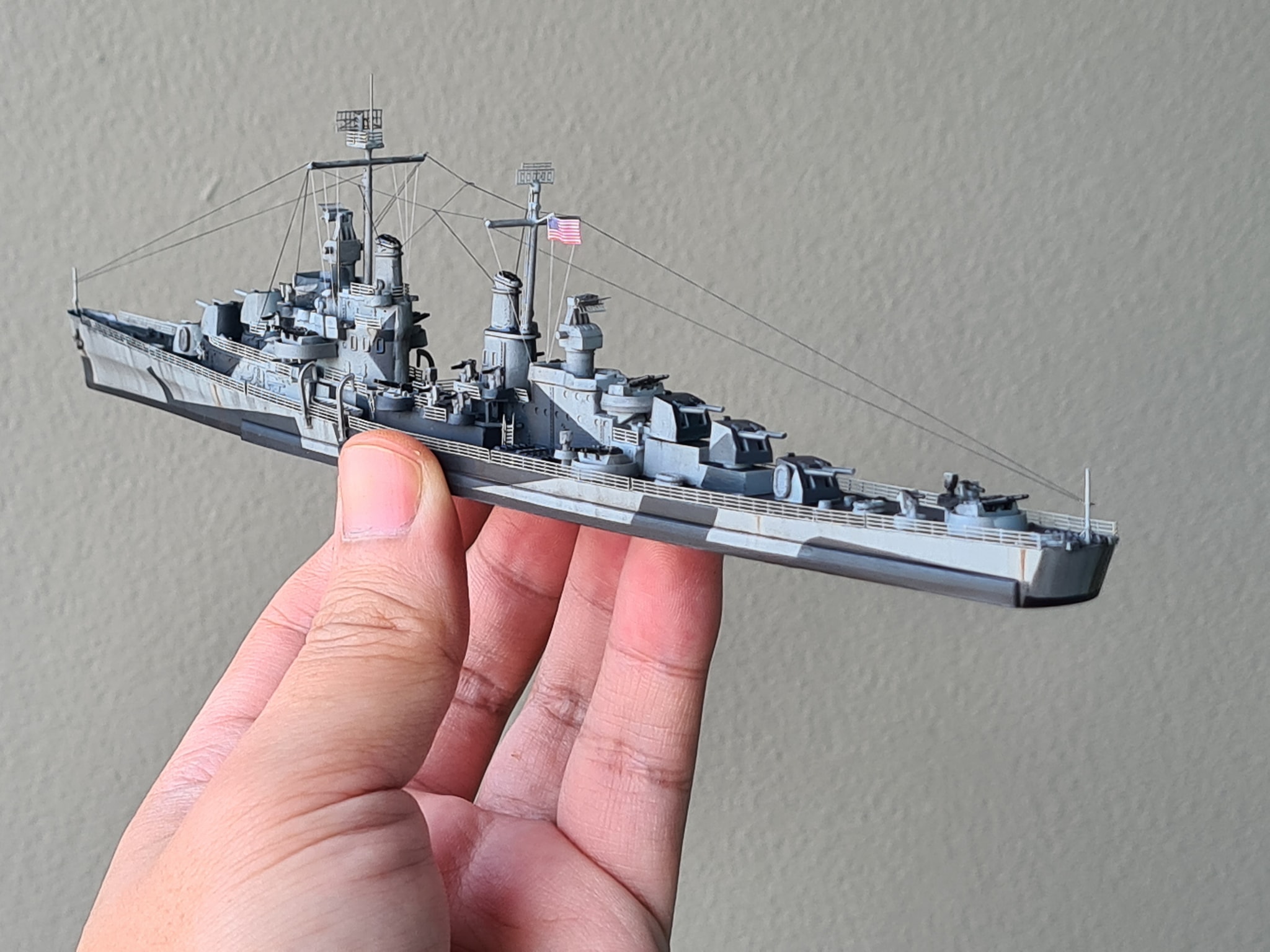 1/1700比例地球連邦軍Clop 級輕巡洋艦一號艦。 1/1700 scale EFSF Clop
