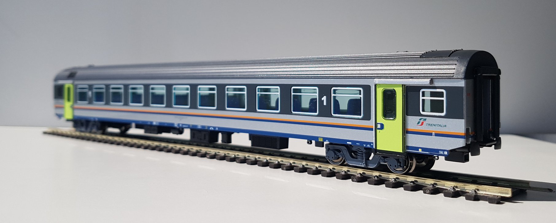 Vitrains 3151 - Carrozza tipo MDVC 1/2 classe in livrea XMPR nuovo logo