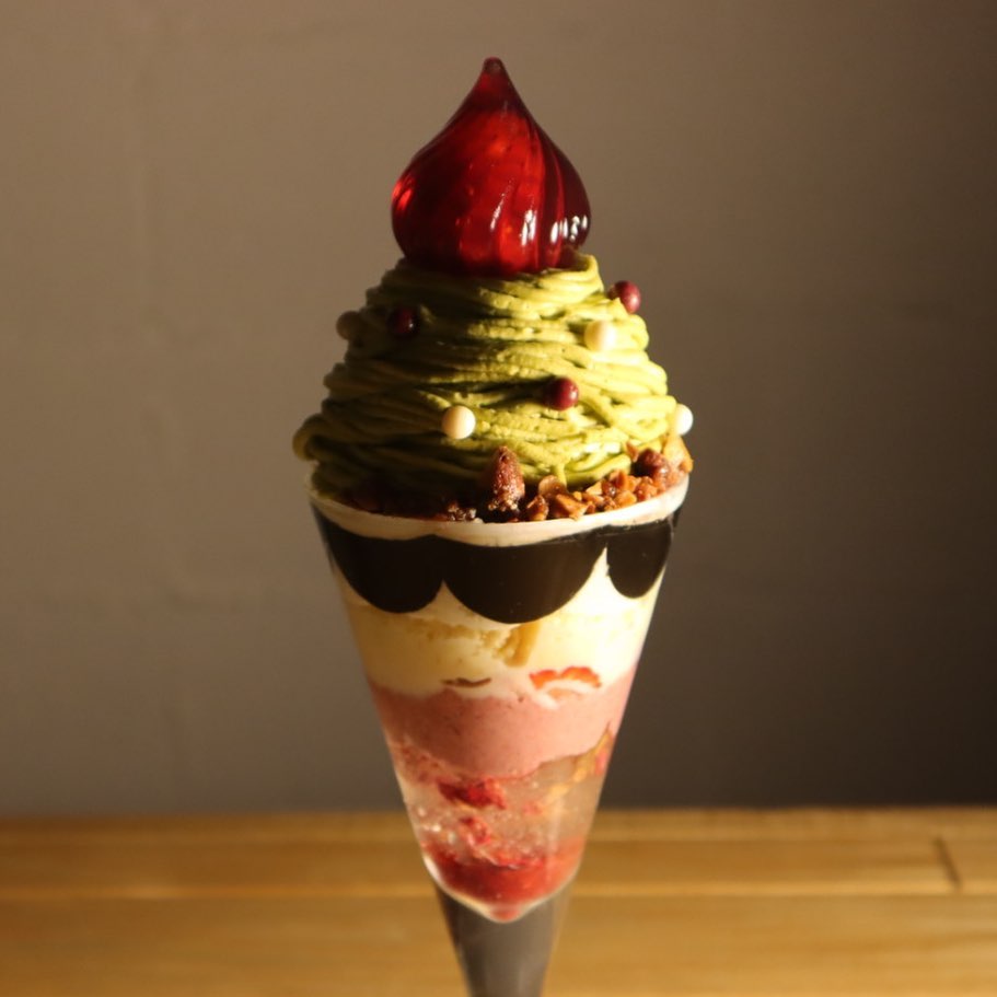 クリスマスツリーパフェ 提供日 未定 夜パフェ専門店parfaiteria Pal Facebook