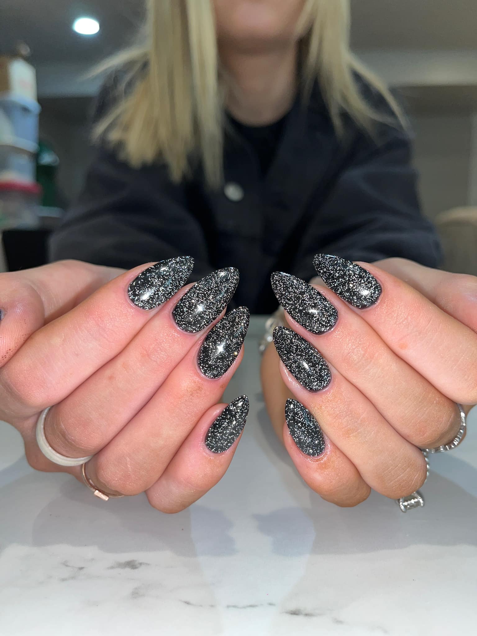 fren様♡ What are good nail techs in Bellevue, Seattle?