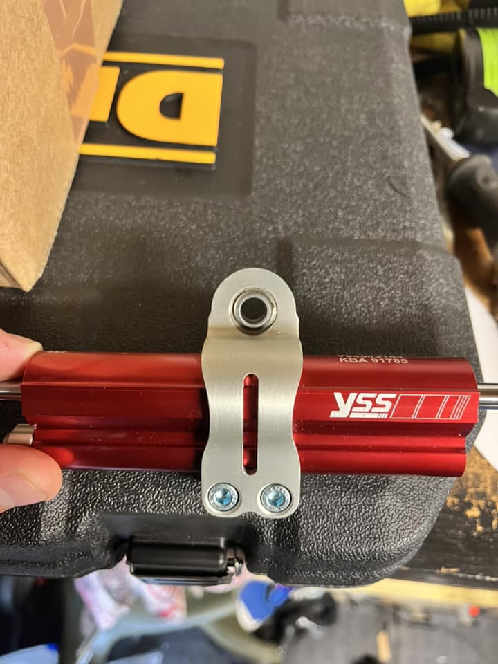 What steering dampener fits GSXR750 front forks