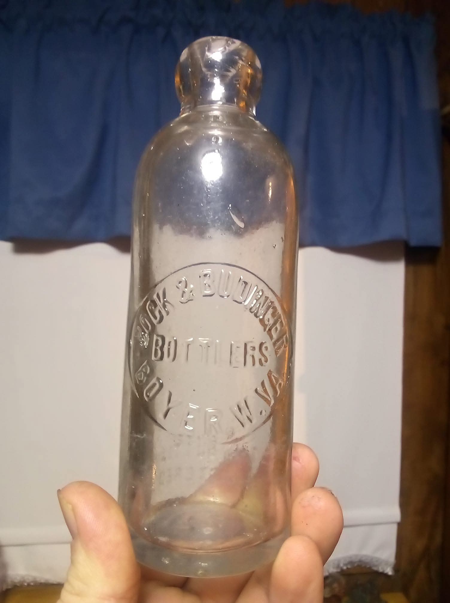 Hutchinson bottle from 1880s with unique stopper