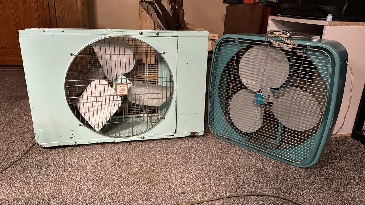 Finally found a Barber-Colman bakelite fan on the market place