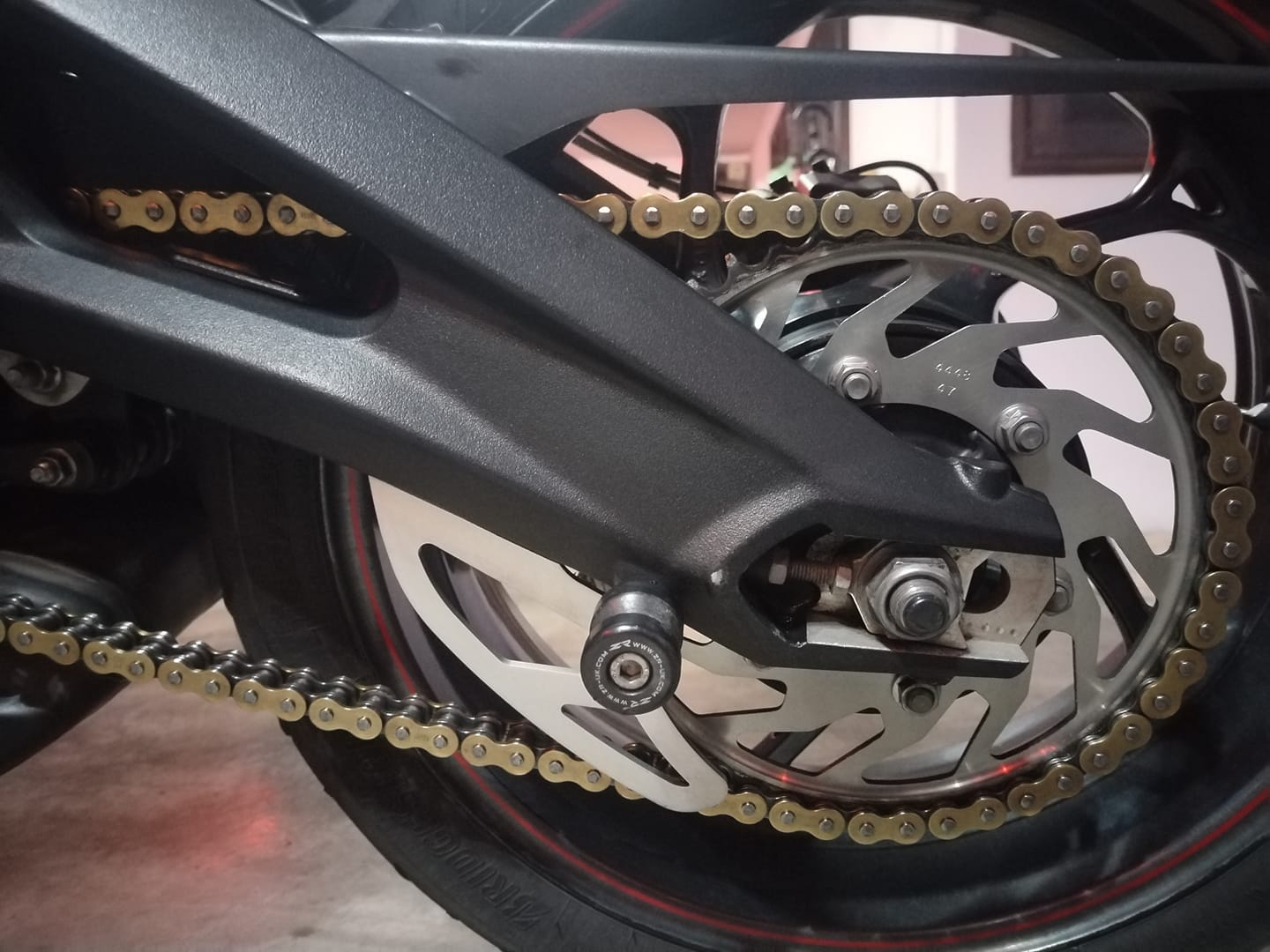 DID 525ZVMX Super Heavy-Duty X-Ring Gold Chain – Fits Triumph