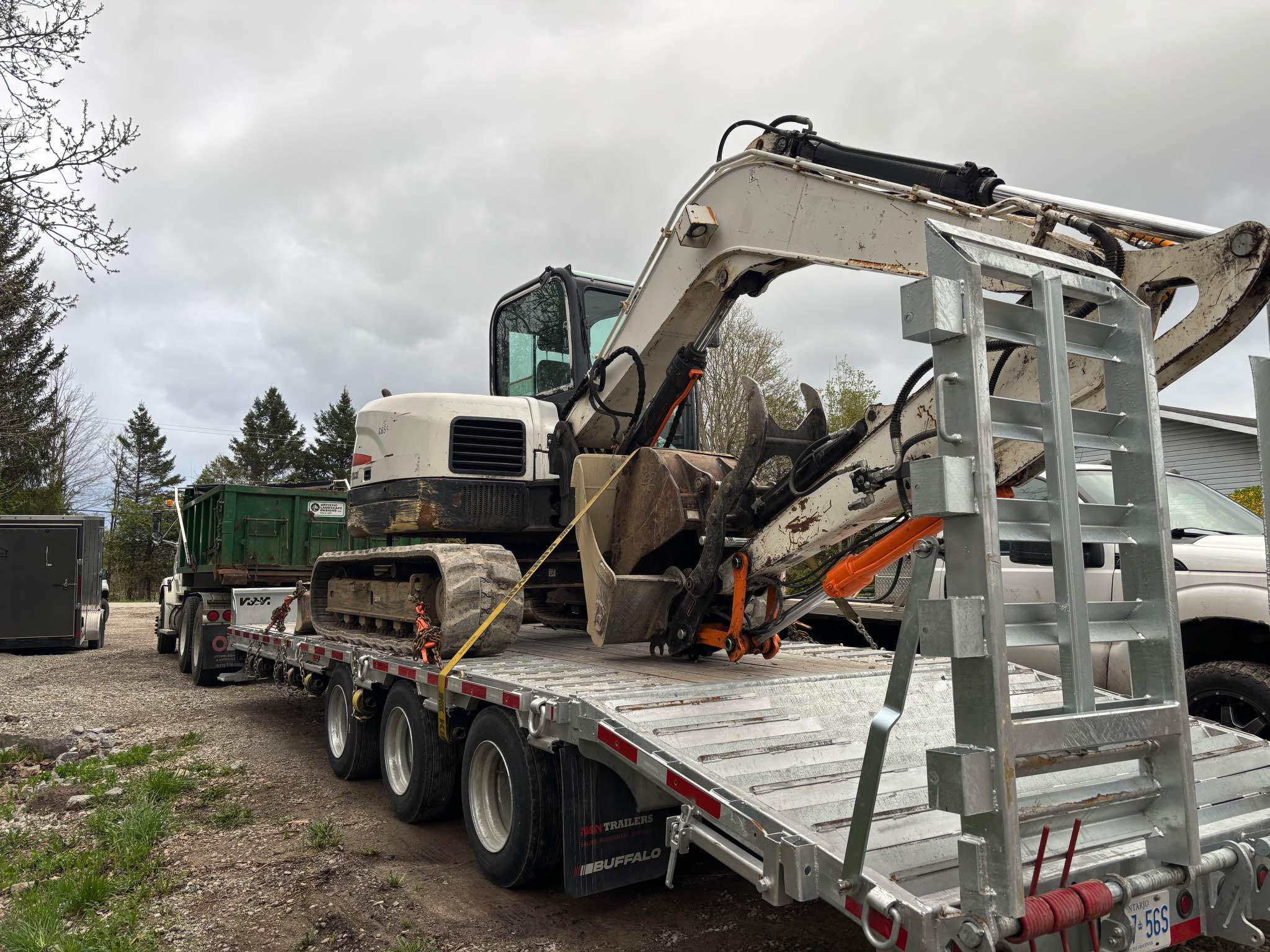 Selling our 2007 Komatsu 146-5 rubber tire backhoe. -5190hrs -24