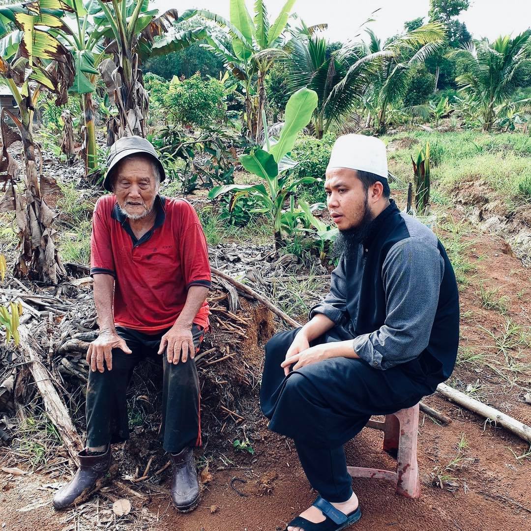 Ebit Lew Rindu Ayah Ayah Saya Kata Mak Dah Takde Pergi Dulu Mak Mesti Suka Tengok Ebit Buat Dakwah Dan Teruskan Kerja Tolong Orang Tapi Takperlah Mak Mesti Bangga Dekat Sana Teruskan