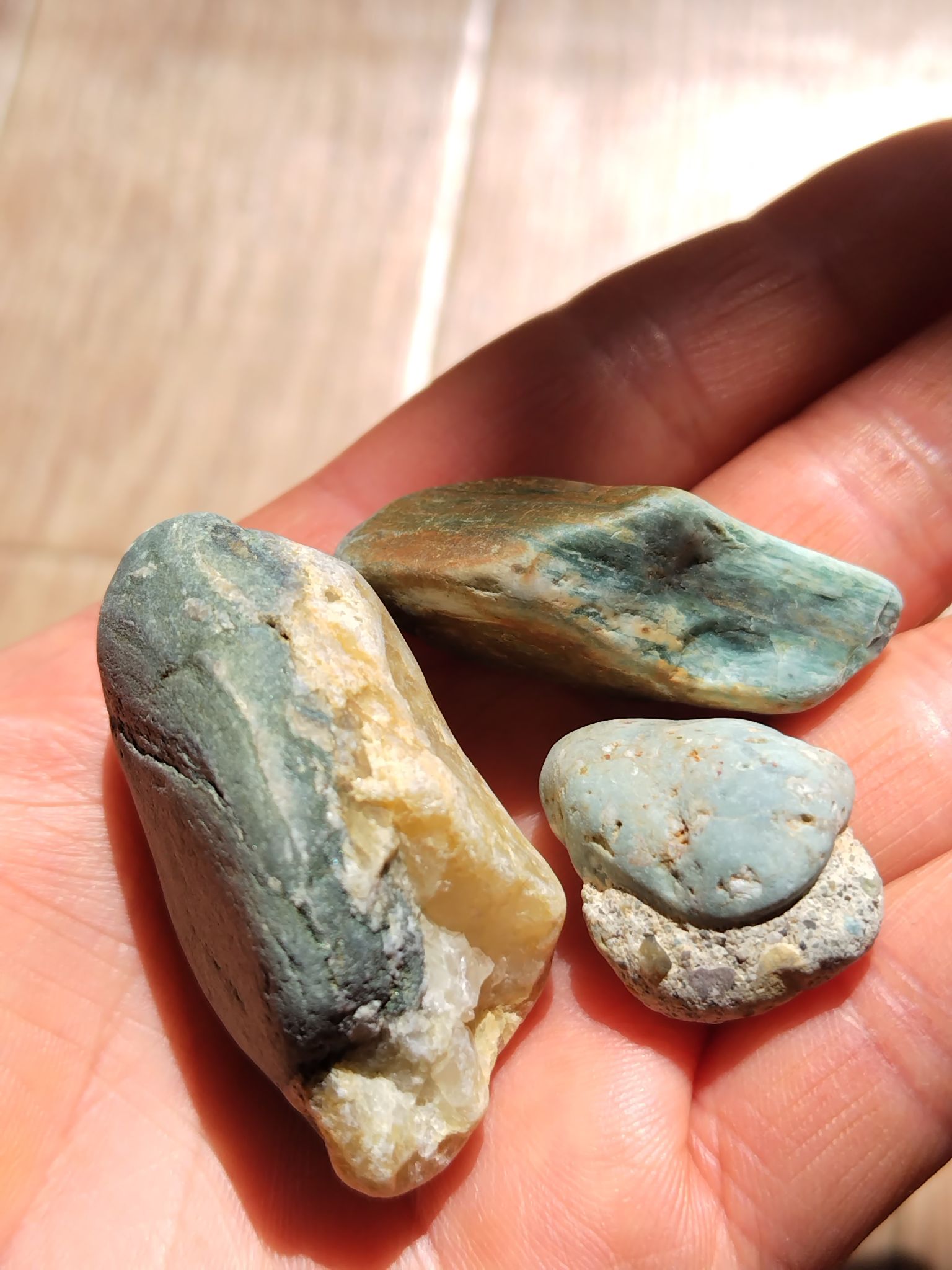 これまで見つけた水晶クラスターの中で、形が最も整っていて、気にいっ