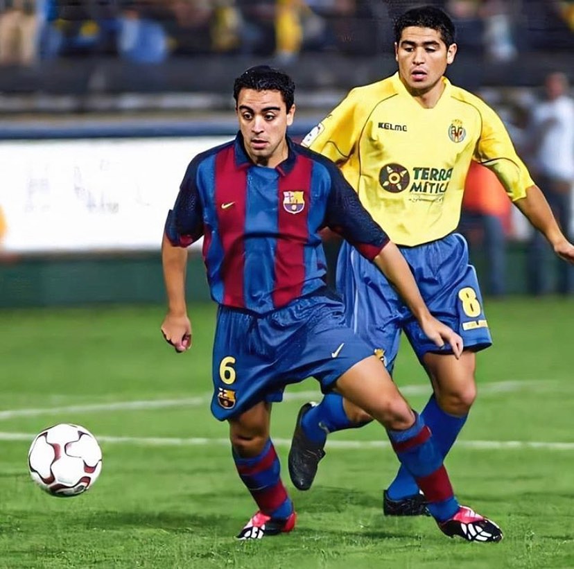 Three legendary things in this picture. Xavi, Roman Riquelme and
