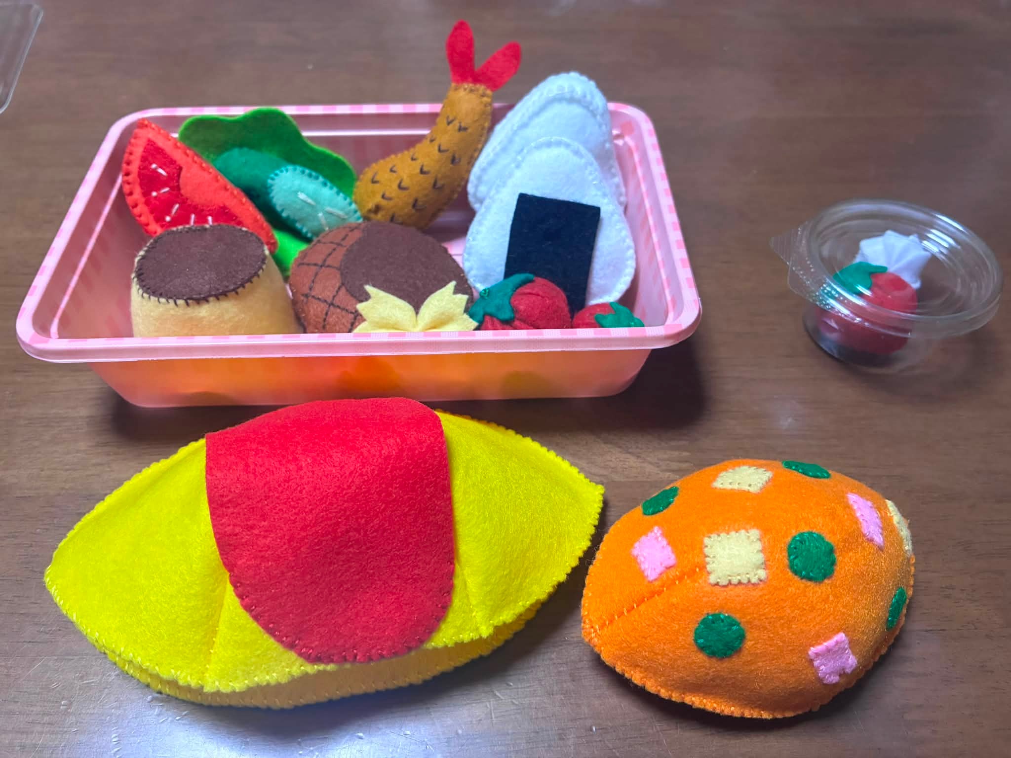 フェルトままごとのキットを買って作ってみました。
