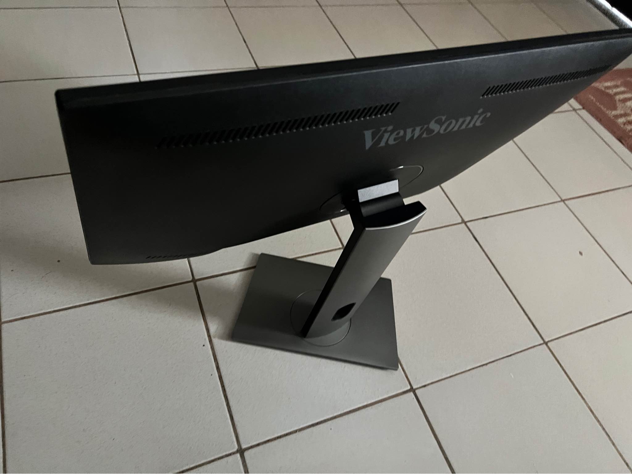 The ViewSonic VX2882-4KP features a 28” pixel dense 4K Ultra HD 