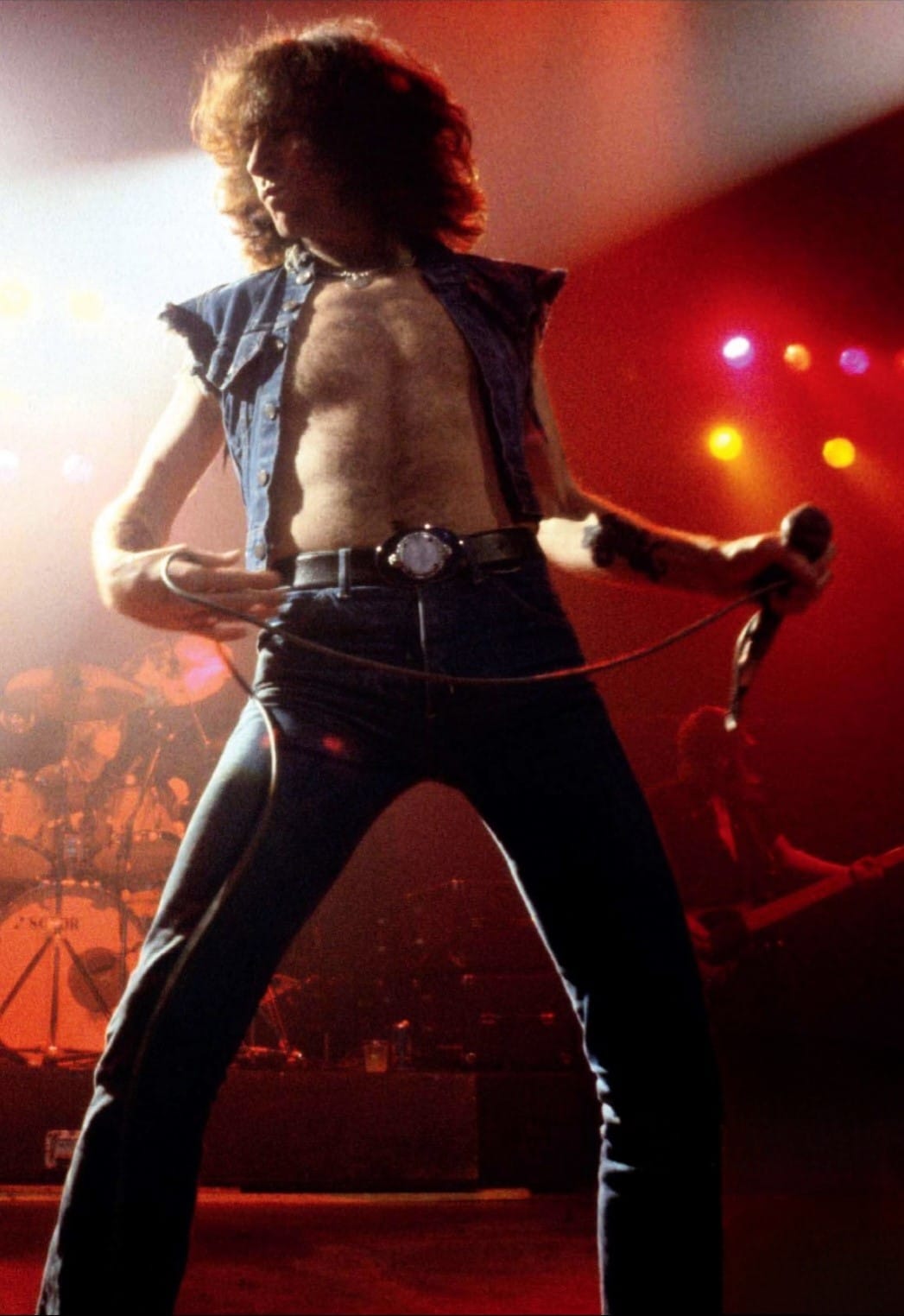 ? DID YOU KNOW THAT ABOUT AC/DC? Before joining AC/DC, Bon Scott 