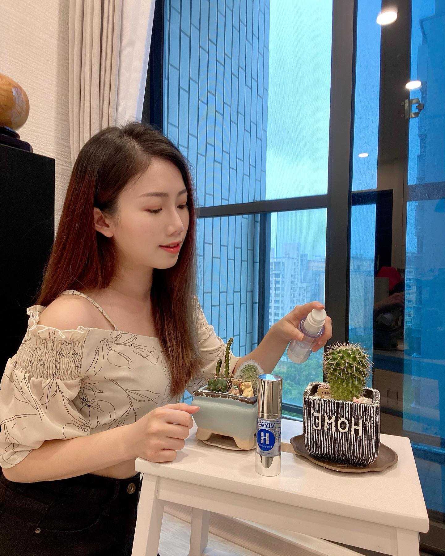 VIYA'S 薇亞絲專業保養品 - 謝謝彎彎分享 彎彎：乾燥又敏感膚質的我 還親自幫大家做敏感測試 香精... | Facebook
