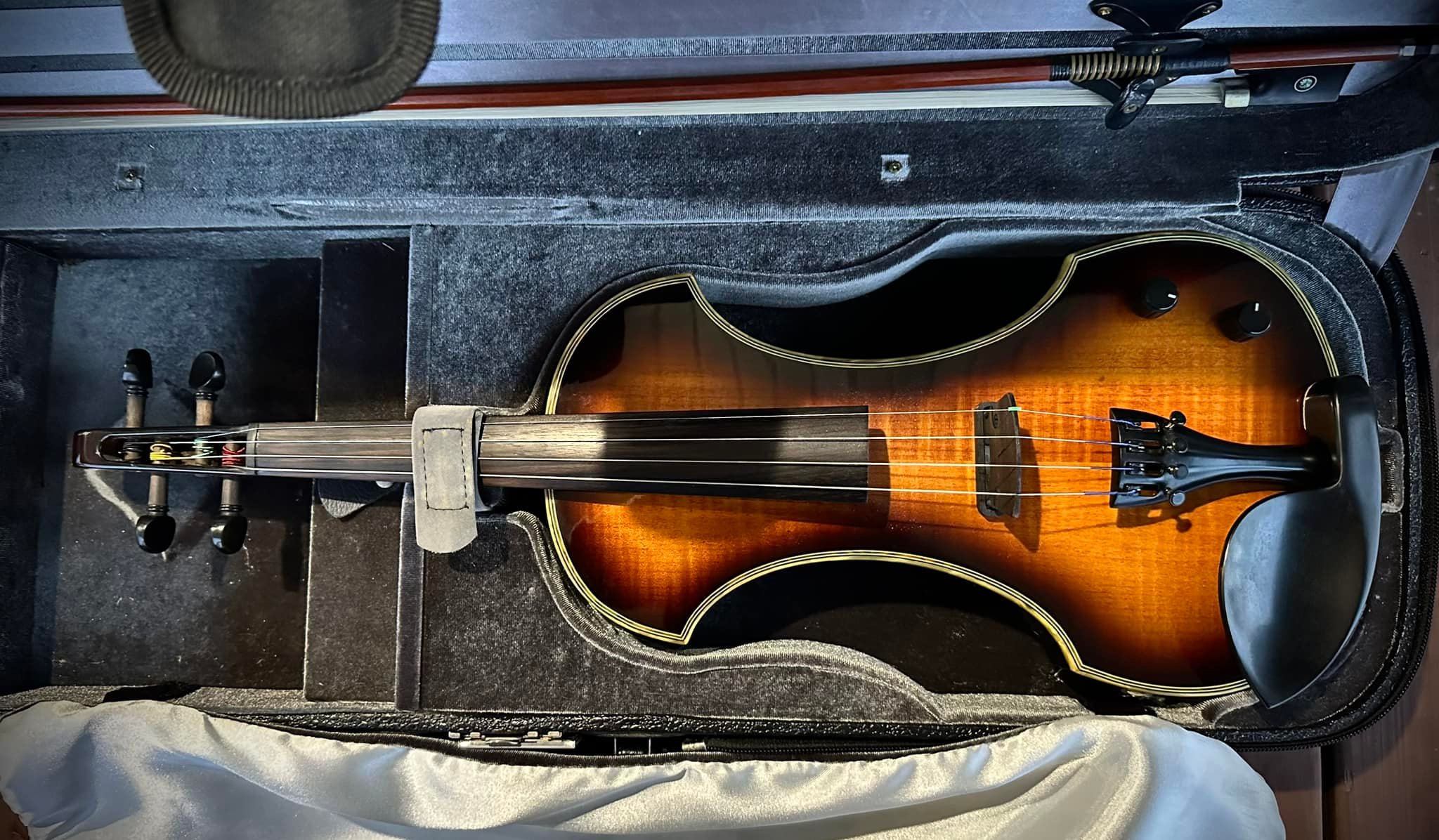 $600 Fender Deluxe FV3 Electric Violin Ships Worldwide! God Bless!