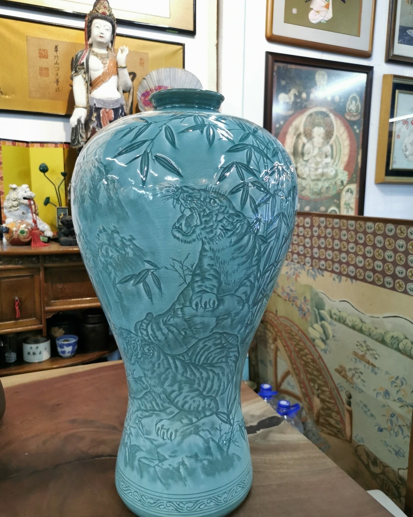 竹林双虎- 青瓷大花瓶- Height 61cm x Width 29cm