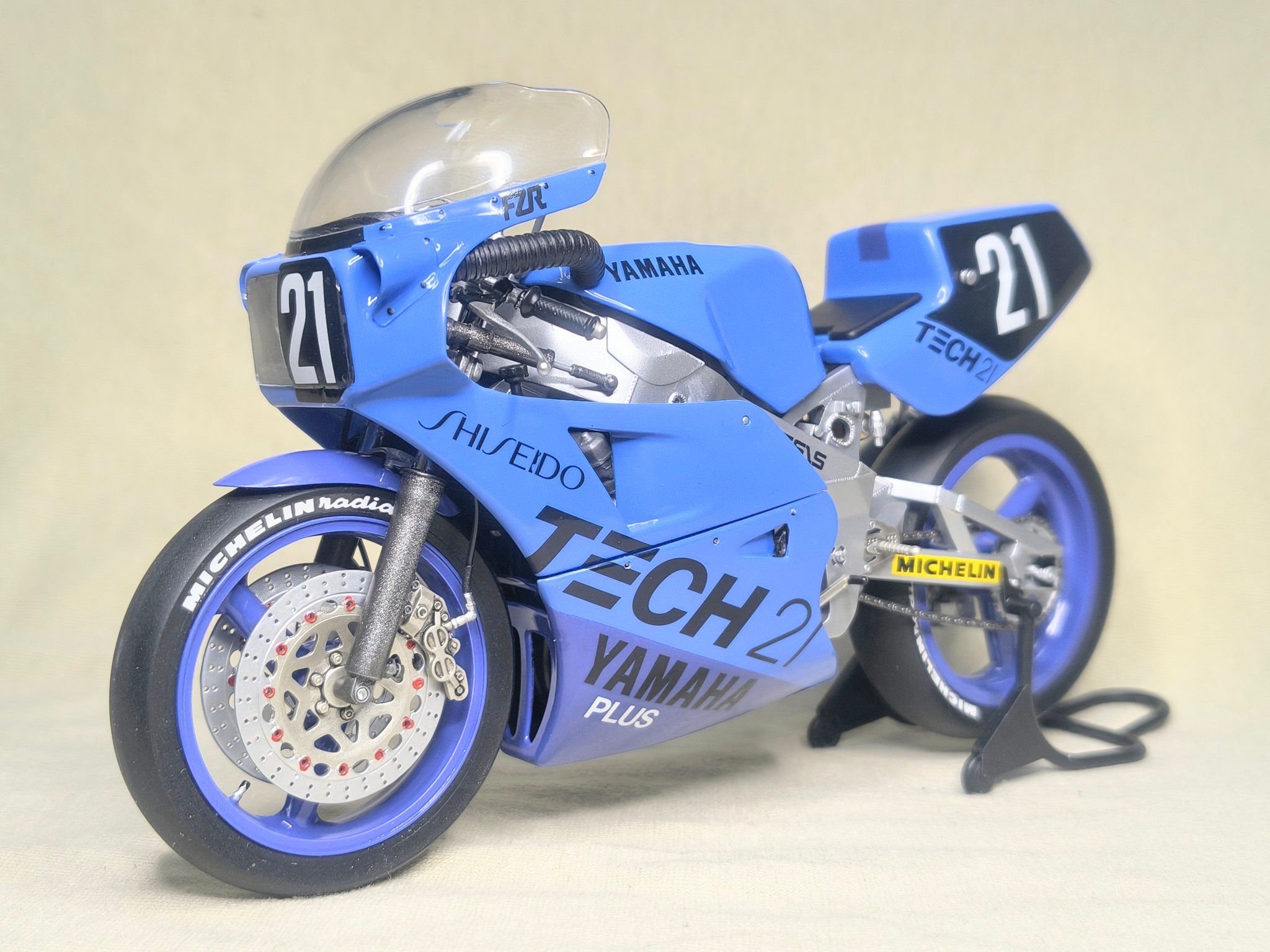 フジミ1/12 YAMAHA FZR750 TECH21 1985年鈴鹿8大耐仕様 できました
