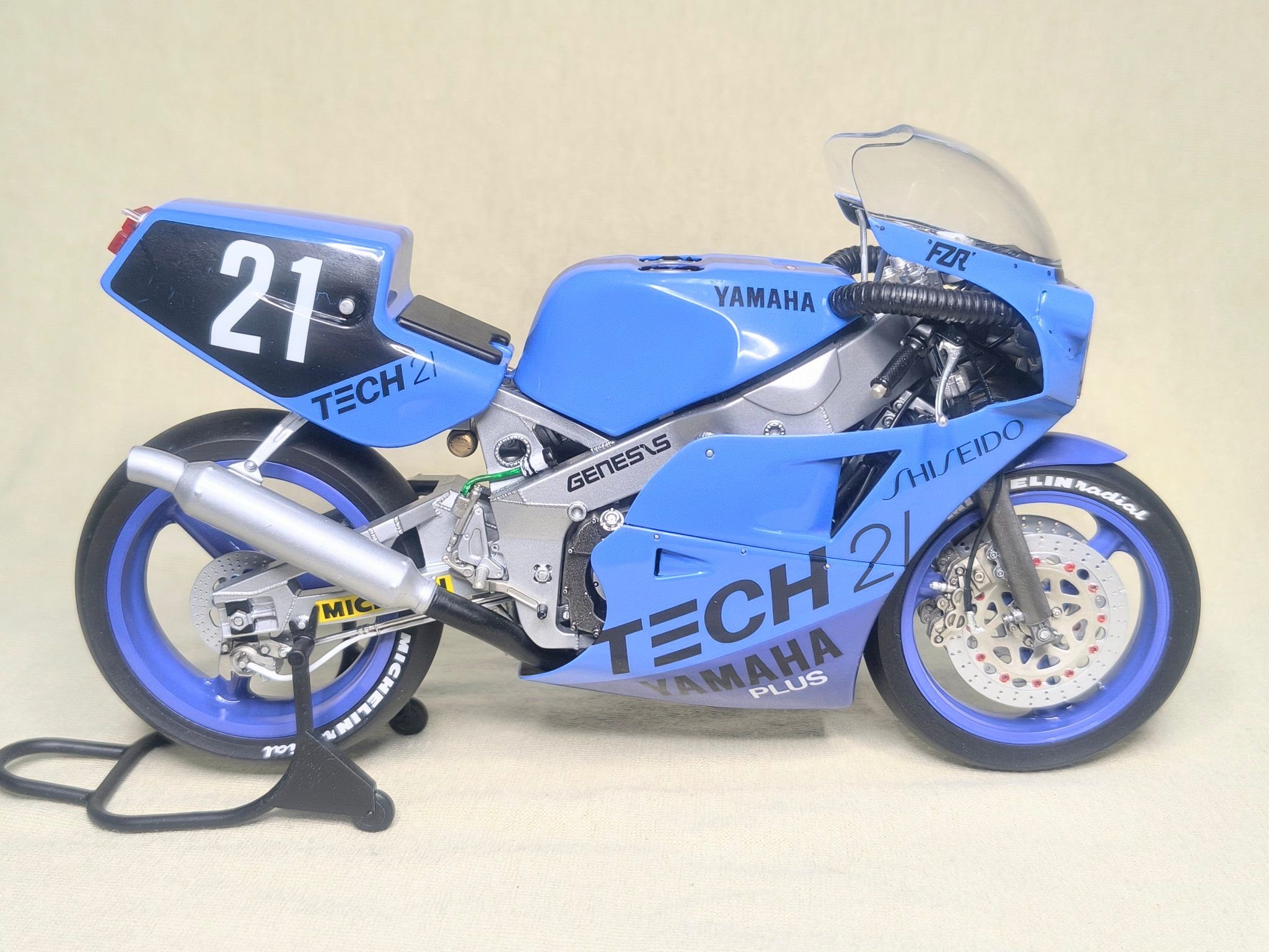 フジミ1/12 YAMAHA FZR750 TECH21 1985年鈴鹿8大耐仕様 できました