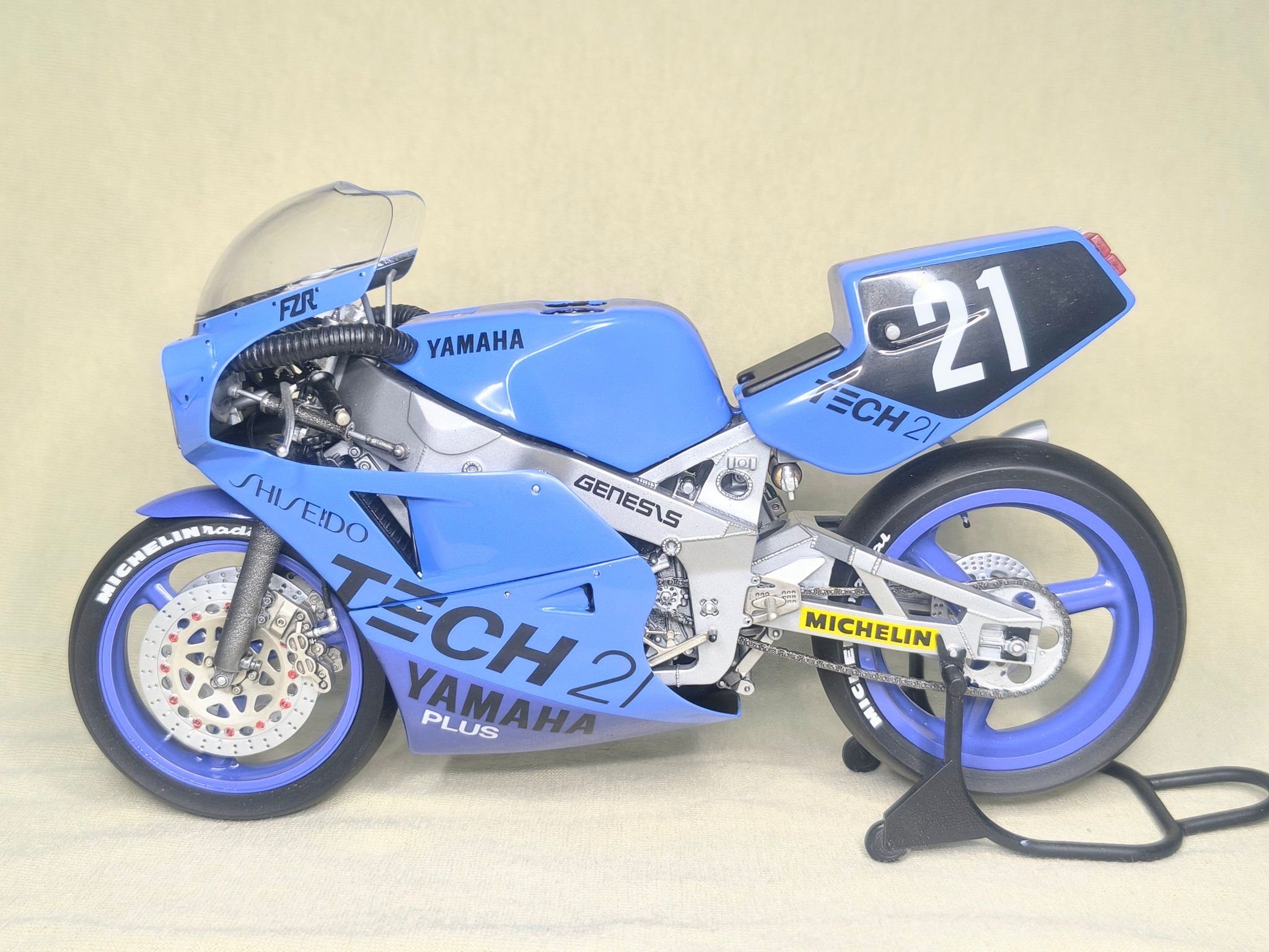 フジミ1/12 YAMAHA FZR750 TECH21 1985年鈴鹿8大耐仕様 できました