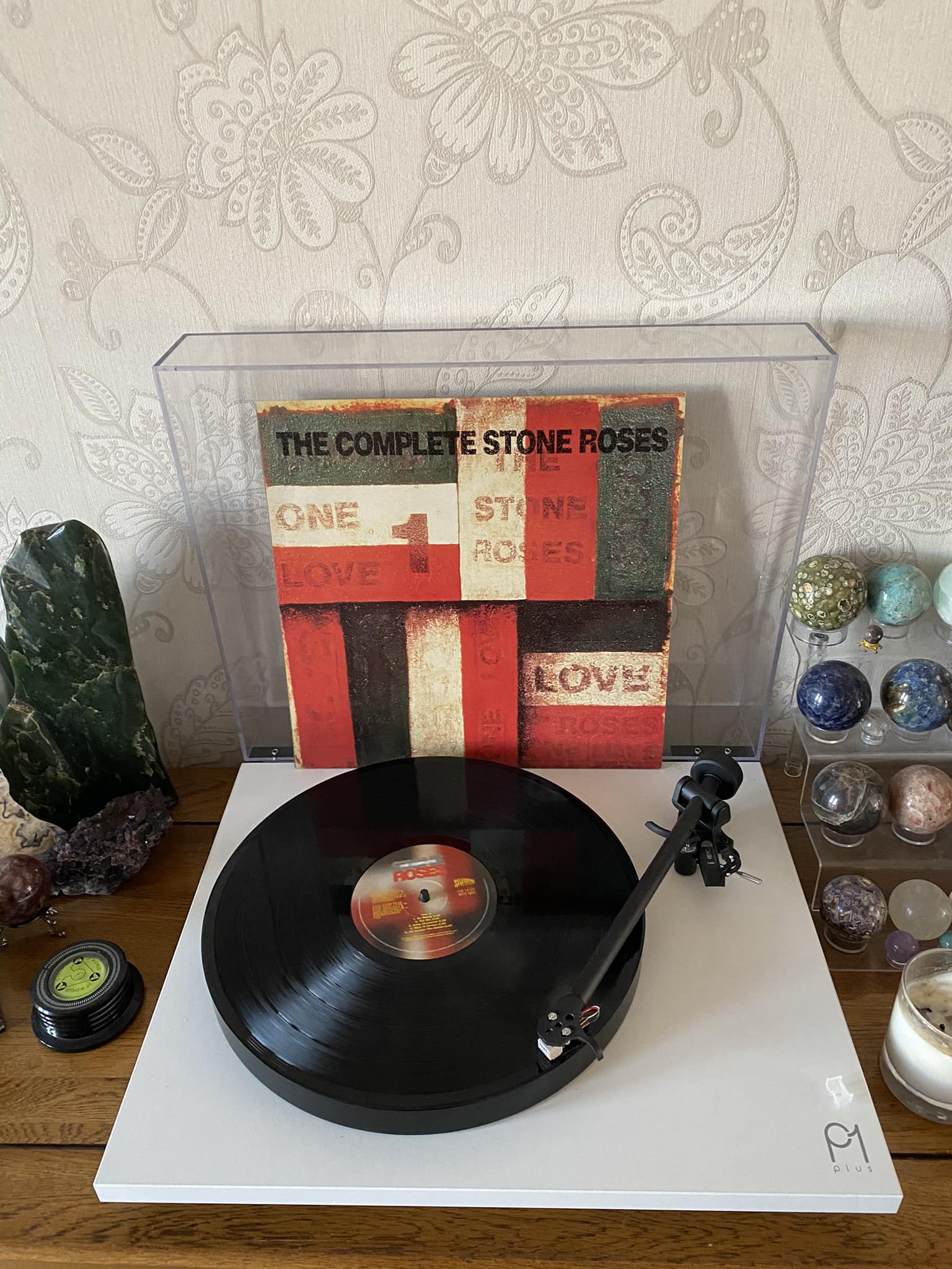 The Stone Roses –The Complete Stone Roses (1995). A collection of