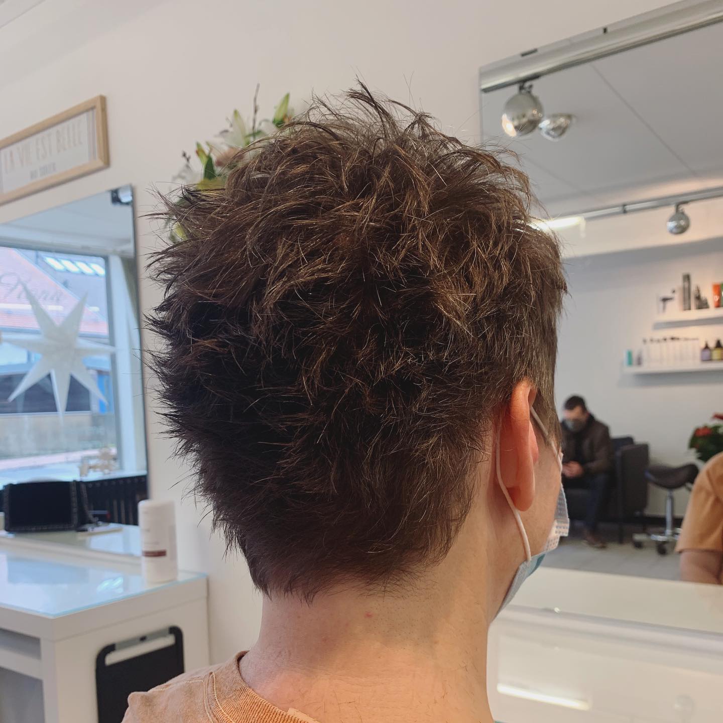 Coupe Courte Coiffée Décoiffée Femme