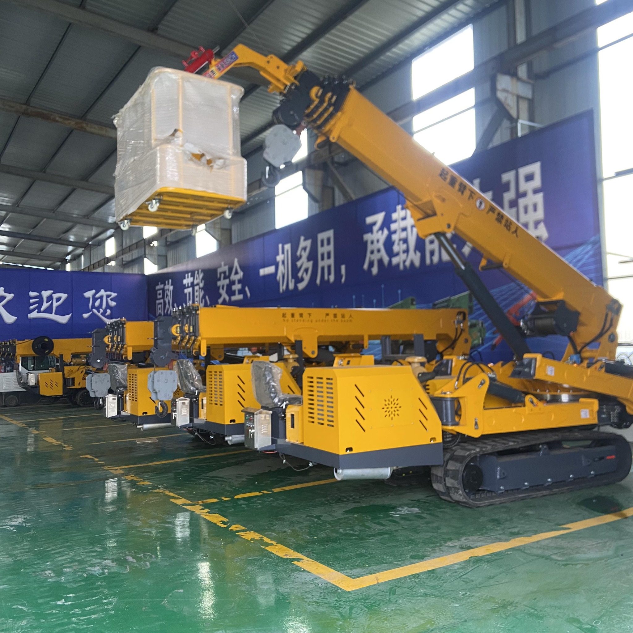 3-ton spider crane, body length 2.95 meters, width 0.9 meters, height 1 ...