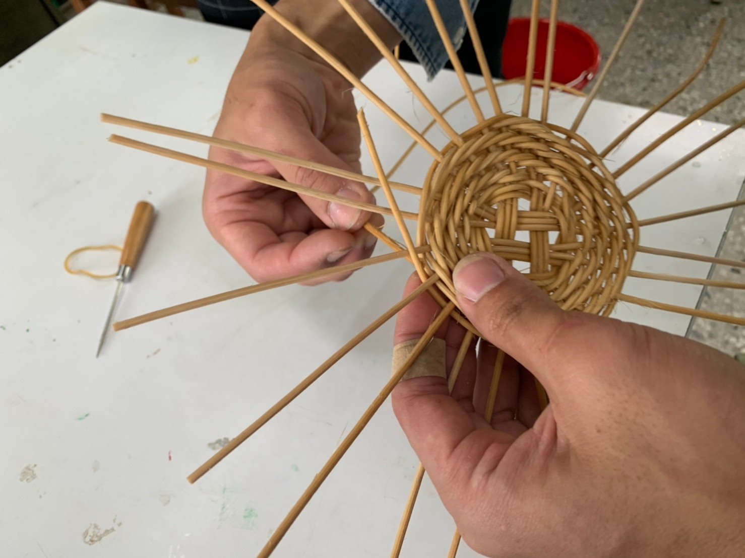 鳳山社區大學 - 一般常見到藤大多都是製作家具用，像是老房子裡常見的藤椅，喚起大家對籐製品的日常回憶 ... | Facebook