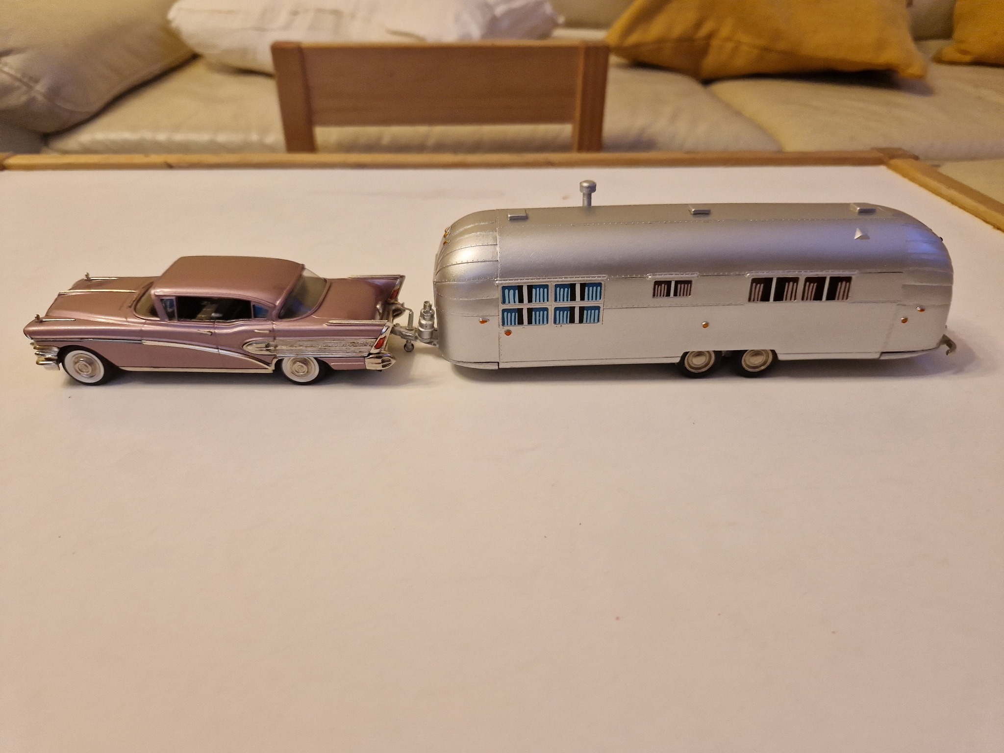 Motor City Classics 1:18 Airstream Bubble trailer model