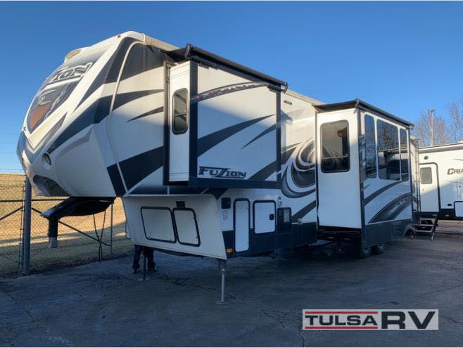 This is one of the nicest used toy... - Tulsa RV & Marine LLC