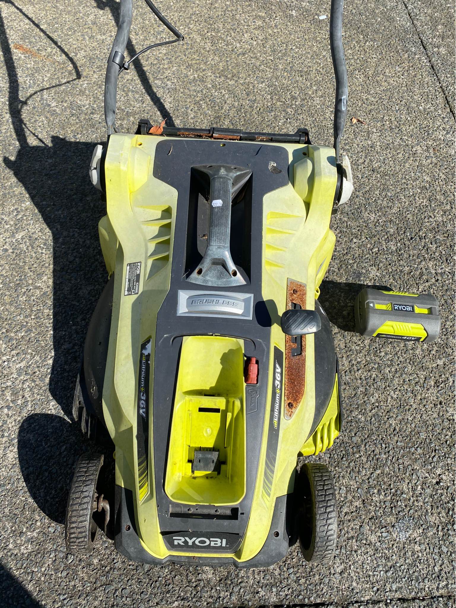Ryobi lawn mower only lawn mower and battery don’t have charger Lawn