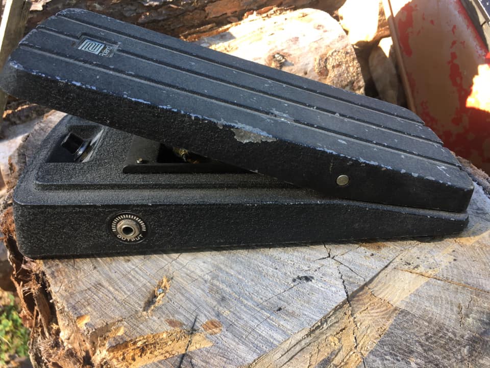 Randy Rhoads' Roland FV-2 Volume Pedal and Its Role in His Sound