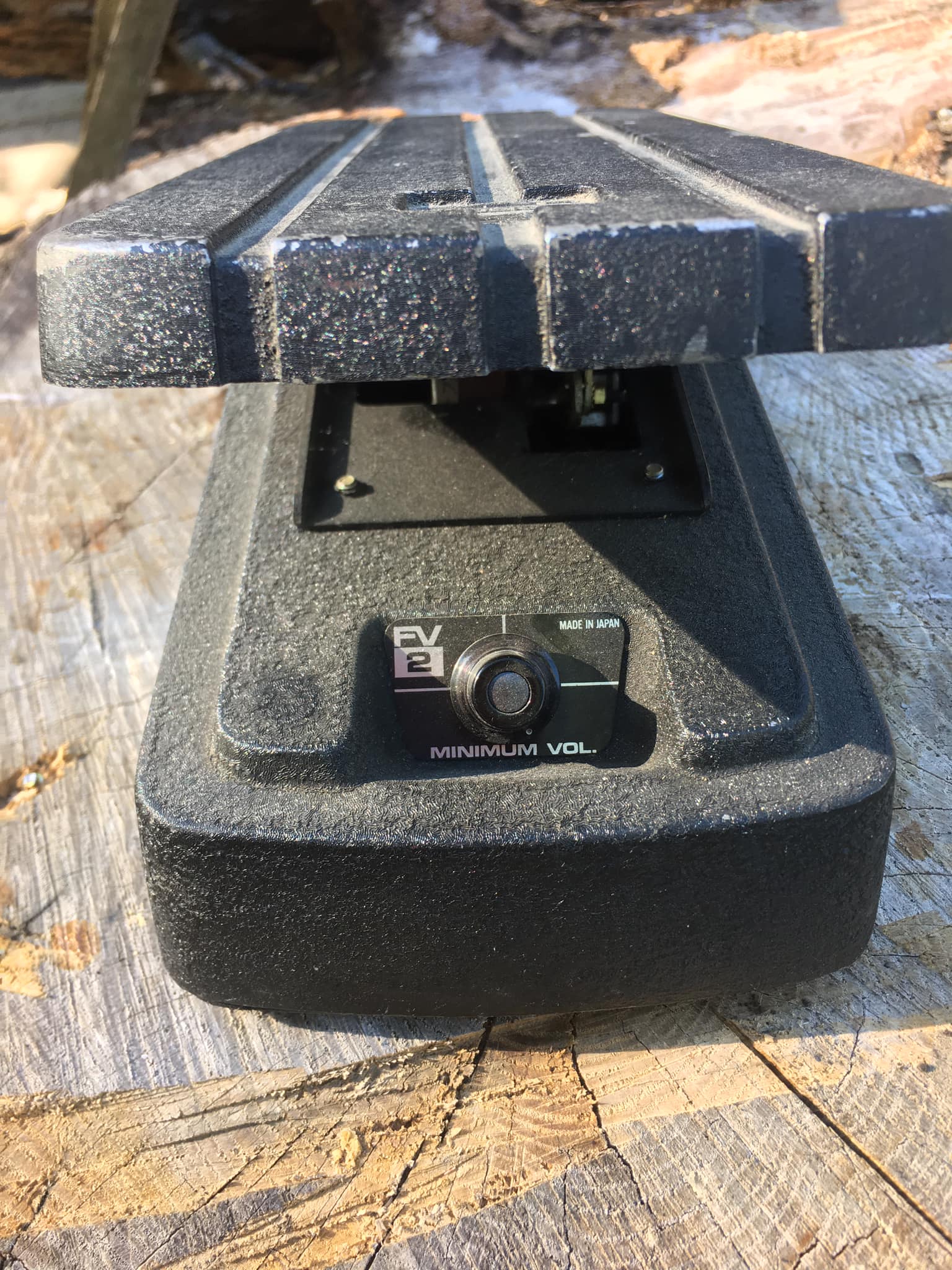 Randy Rhoads' Roland FV-2 Volume Pedal and Its Role in His Sound